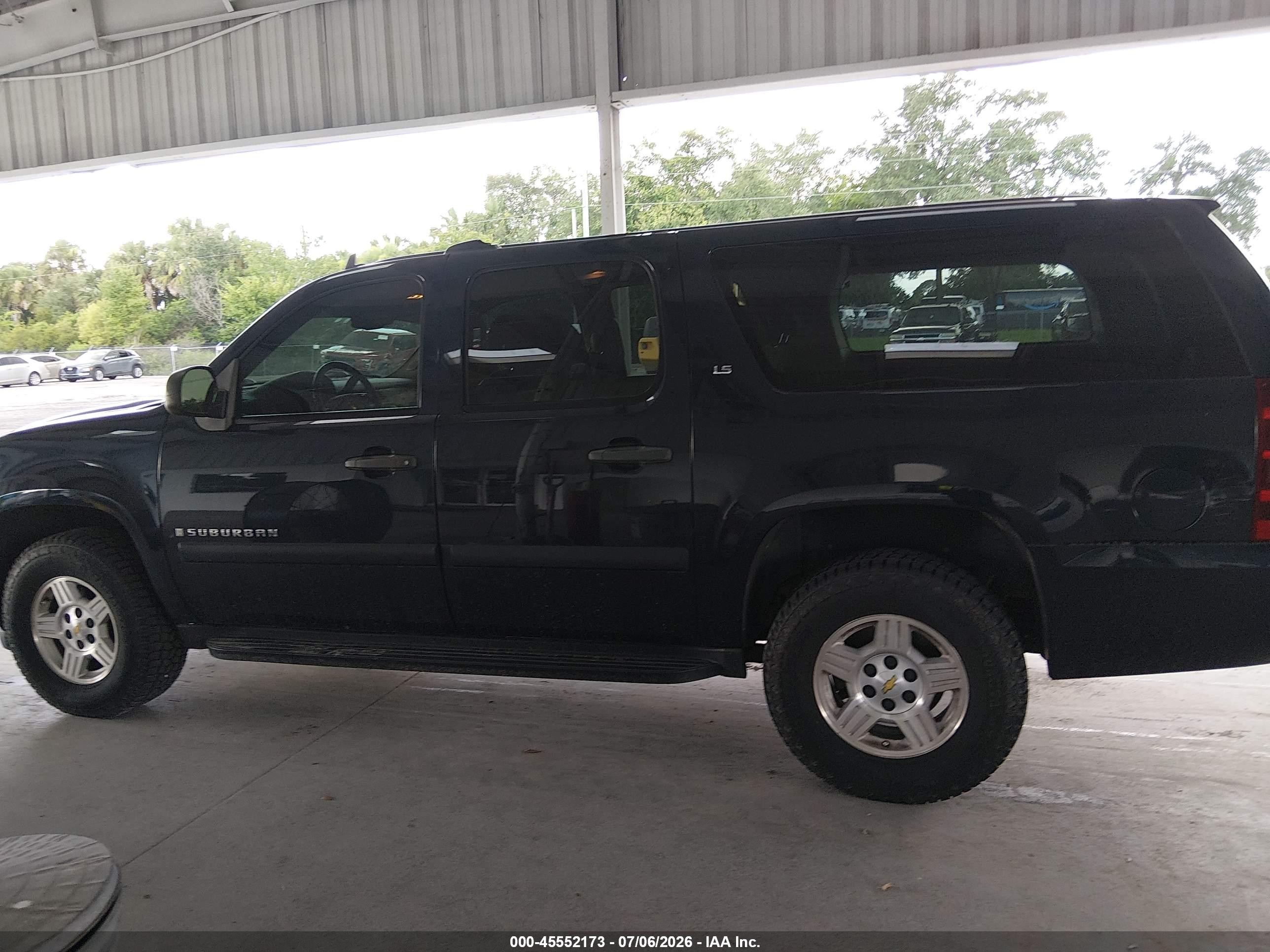 2008 Chevrolet Suburban 1500 Ls White vin: 1GNFK16378J223497