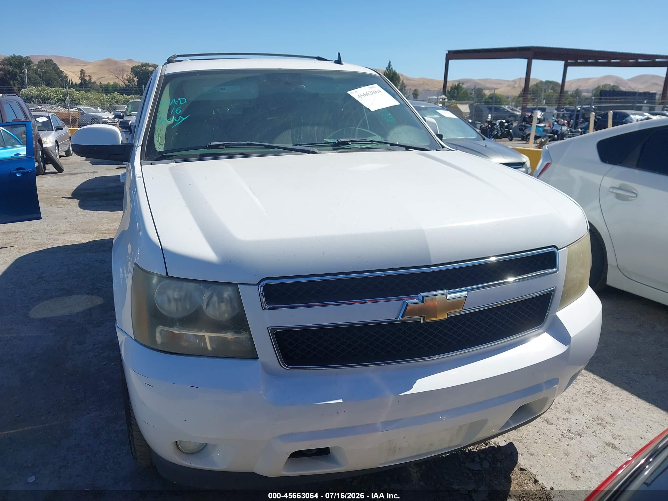 2007 Chevrolet Suburban Ltz White vin: 1GNFK16387J178780