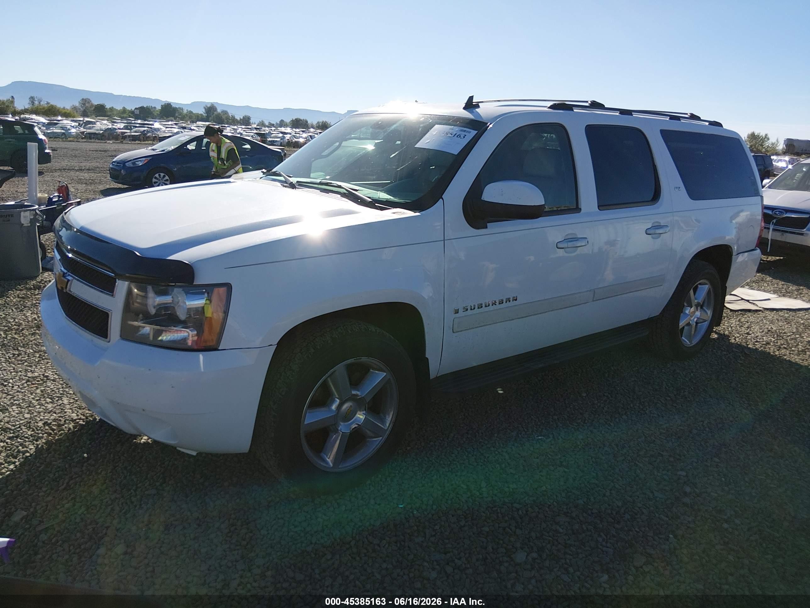 2007 Chevrolet Suburban 1500 Ltz White vin: 1GNFK163X7J214775