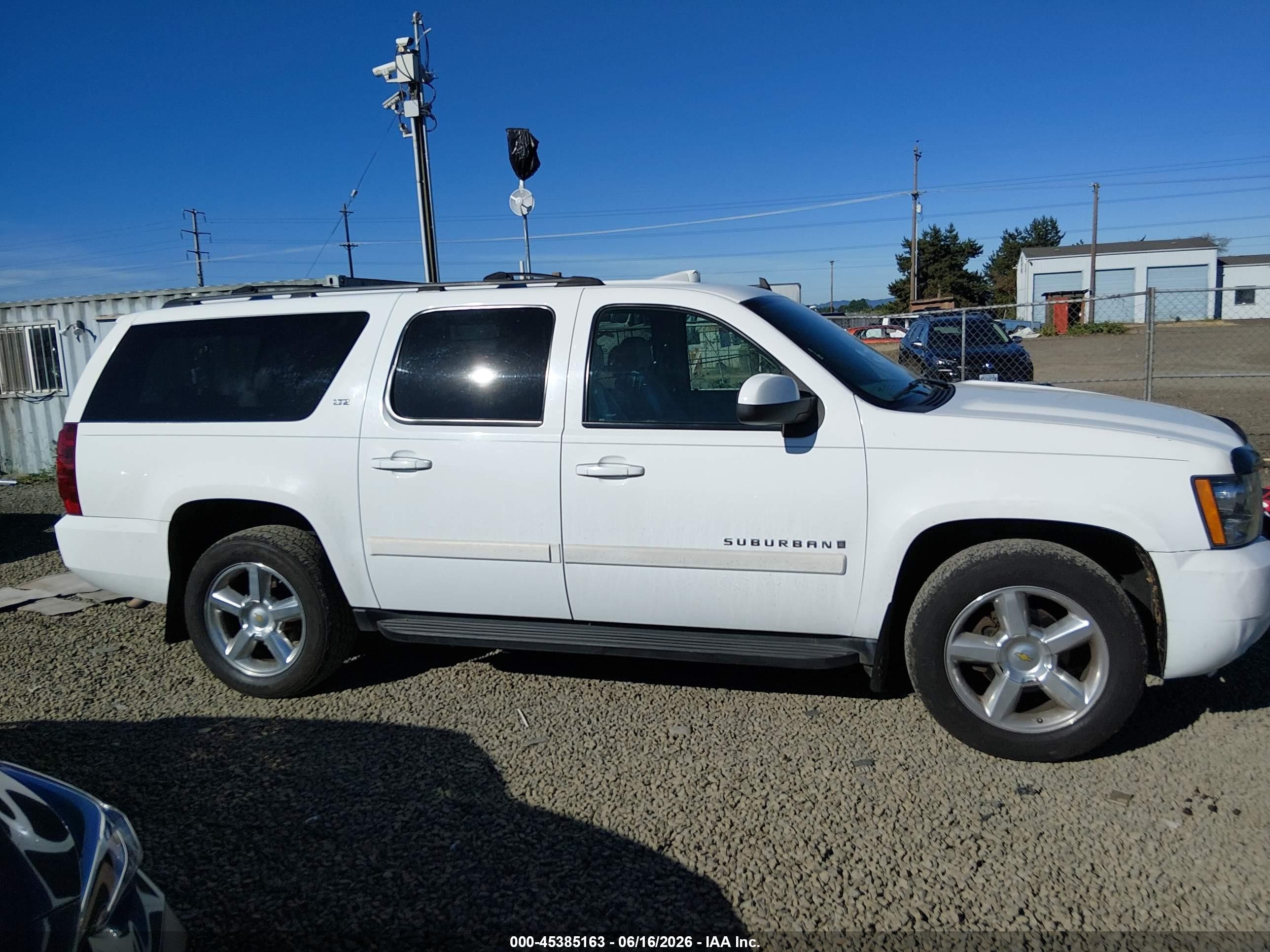 2007 Chevrolet Suburban 1500 Ltz White vin: 1GNFK163X7J214775