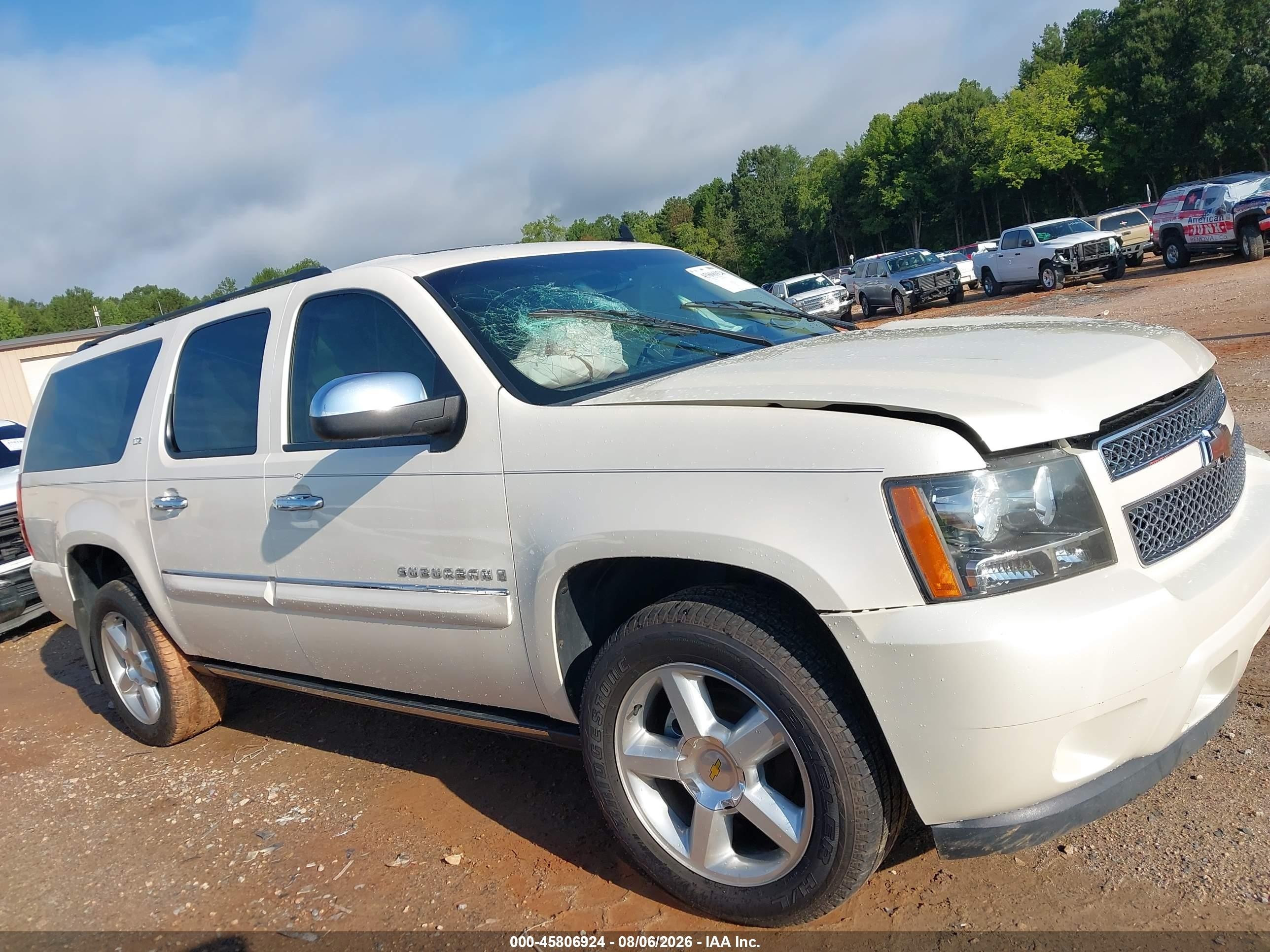2008 Chevrolet Suburban 1500 Ltz White vin: 1GNFK163X8R238335