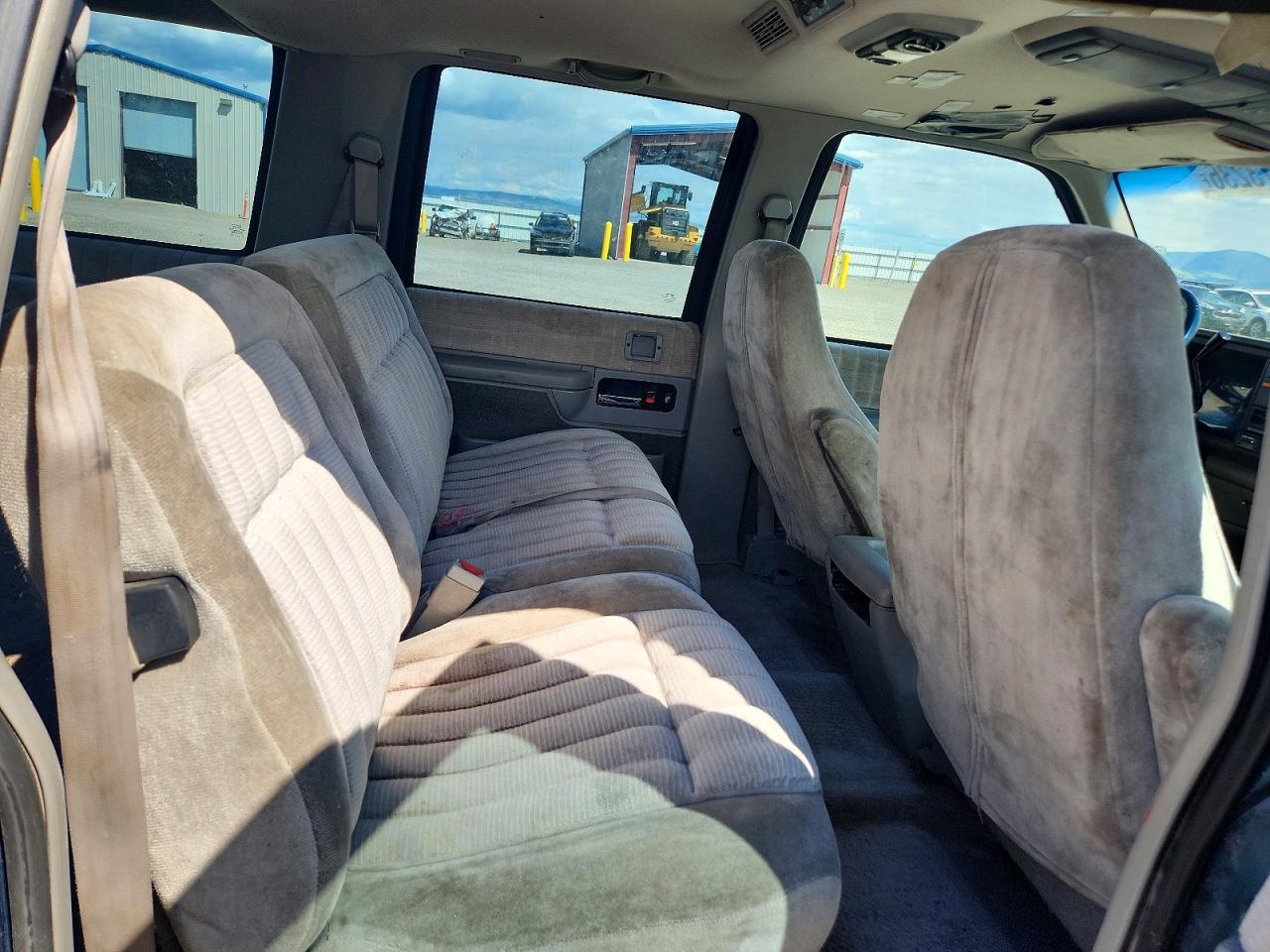 1994 Chevrolet Subrban Blue vin: 1GNFK16K0RJ362122