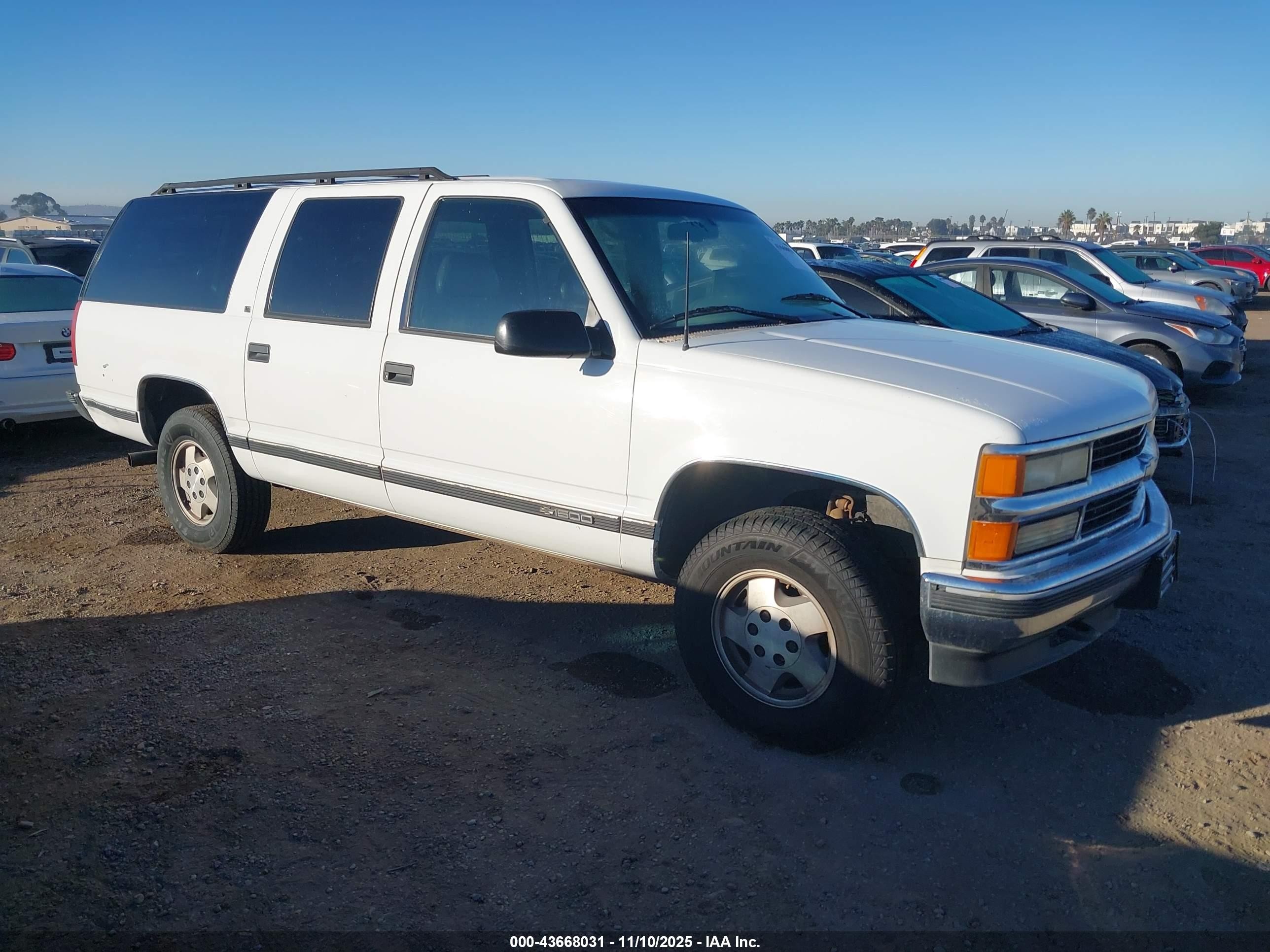 1995 Chevrolet Suburban K1500 White vin: 1GNFK16K1SJ454796