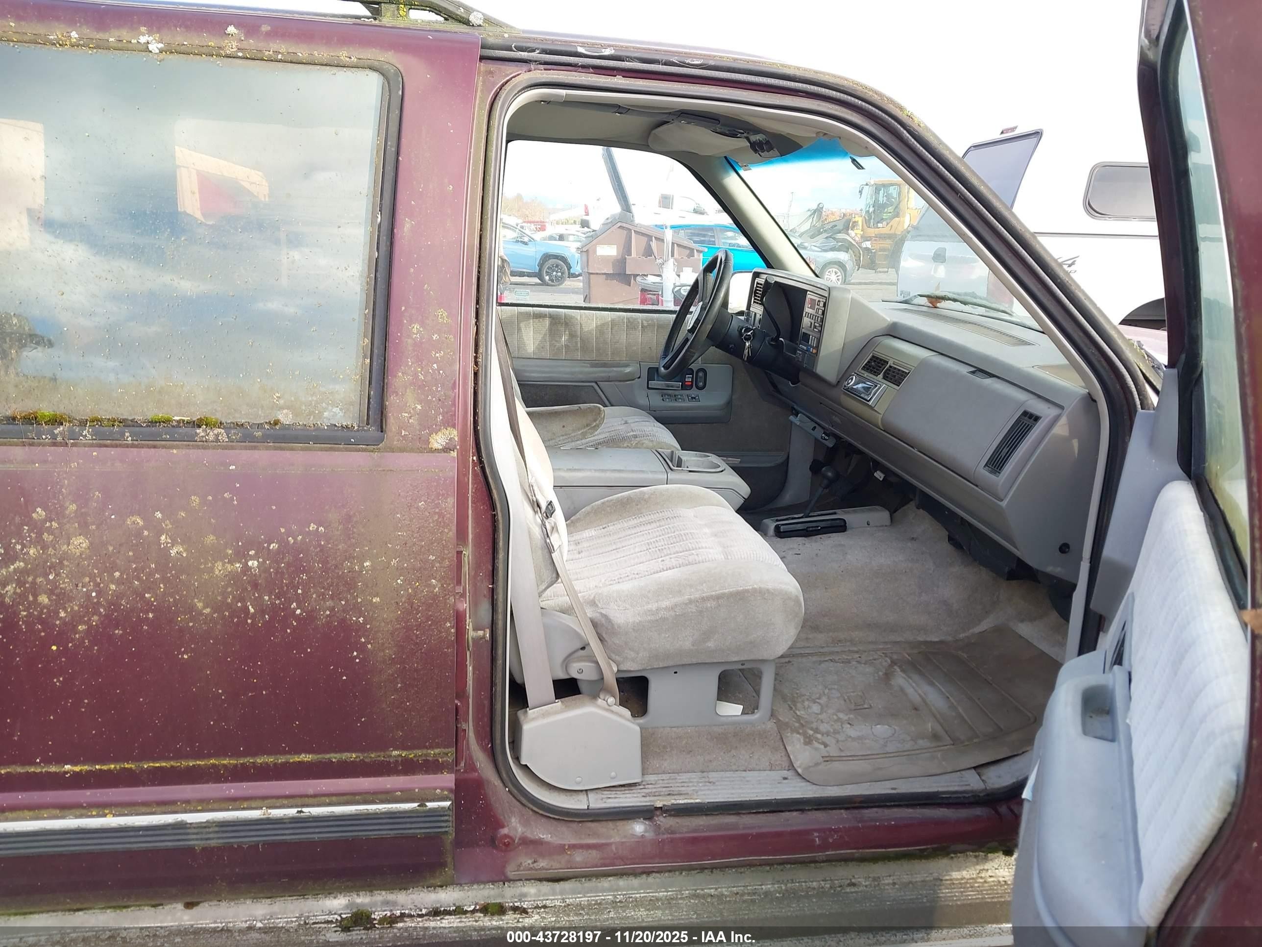 1992 Chevrolet Suburban K1500 Maroon vin: 1GNFK16K2NJ308914