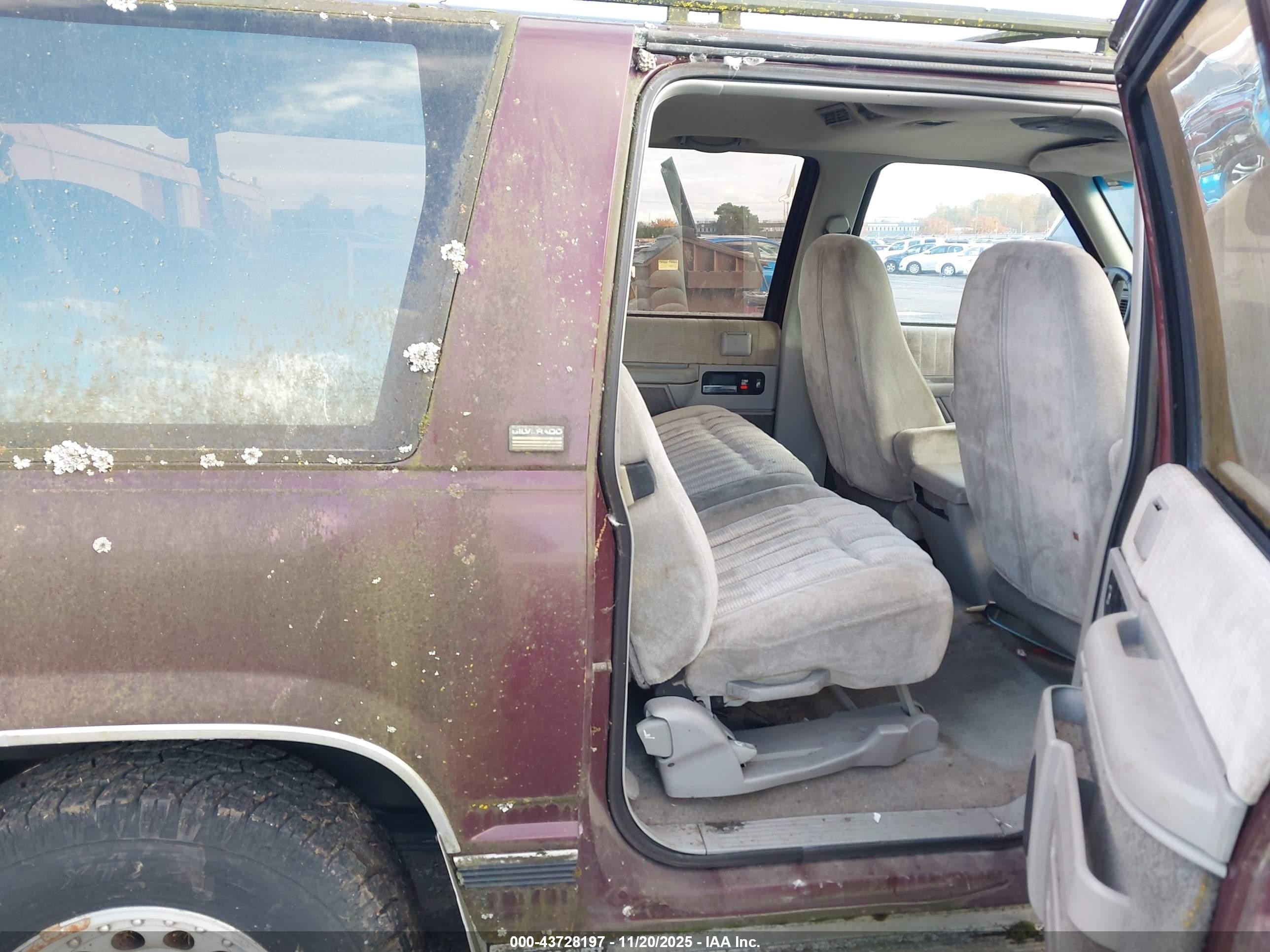 1992 Chevrolet Suburban K1500 Maroon vin: 1GNFK16K2NJ308914