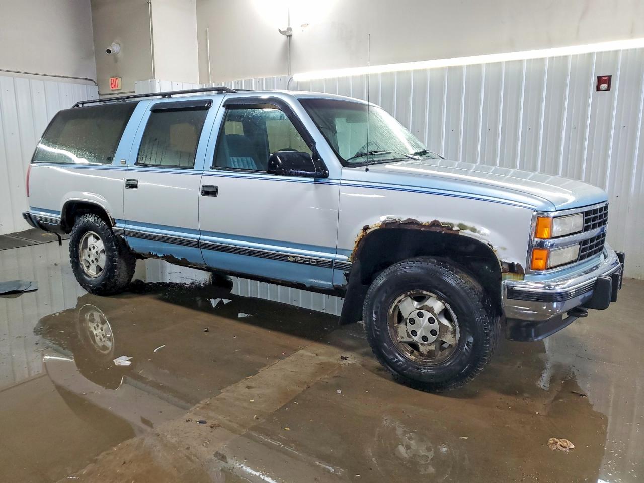 1993 Chevrolet Suburban K1500 Two Tone vin: 1GNFK16K3PJ405154