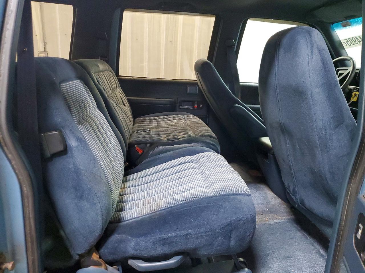 1993 Chevrolet Suburban K1500 Two Tone vin: 1GNFK16K3PJ405154