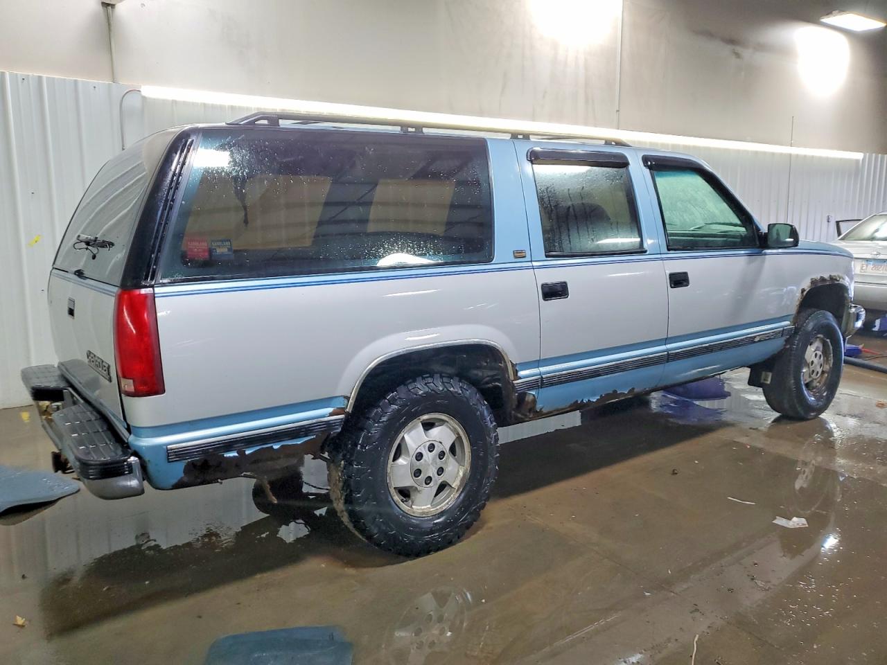 1993 Chevrolet Suburban K1500 Two Tone vin: 1GNFK16K3PJ405154