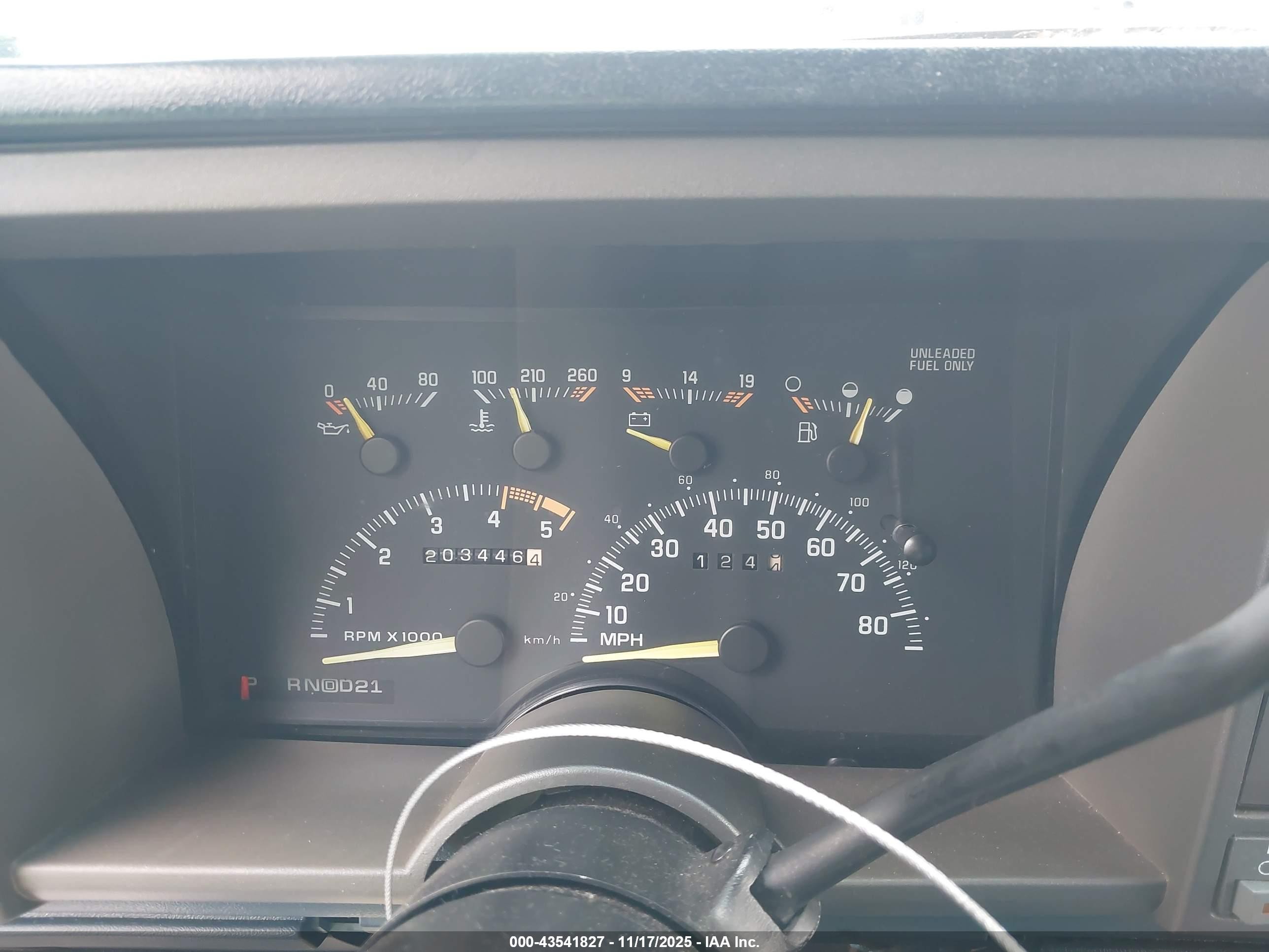 1994 Chevrolet Suburban K1500 White vin: 1GNFK16K4RJ414741