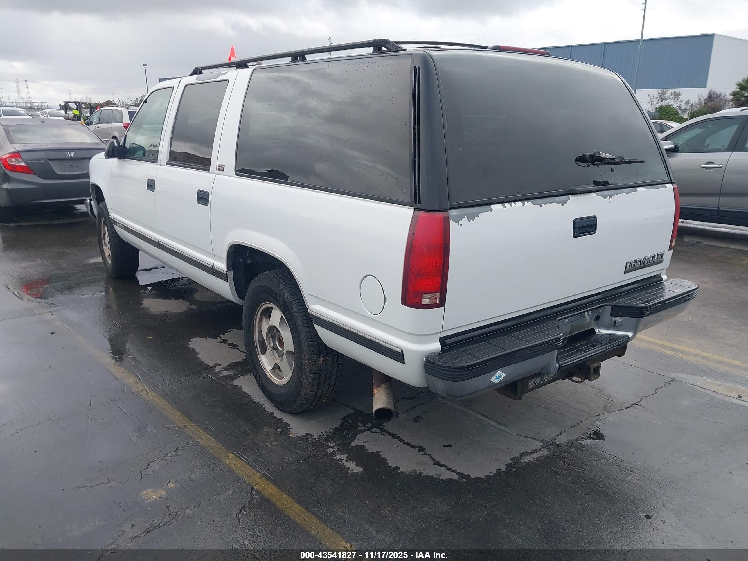 1994 Chevrolet Suburban K1500 White vin: 1GNFK16K4RJ414741