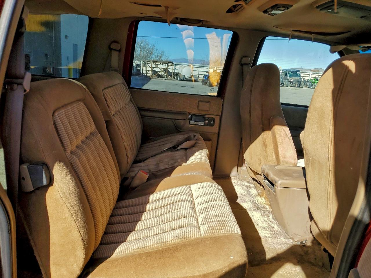 1994 Chevrolet Suburban K1500 Red vin: 1GNFK16K9RJ334433