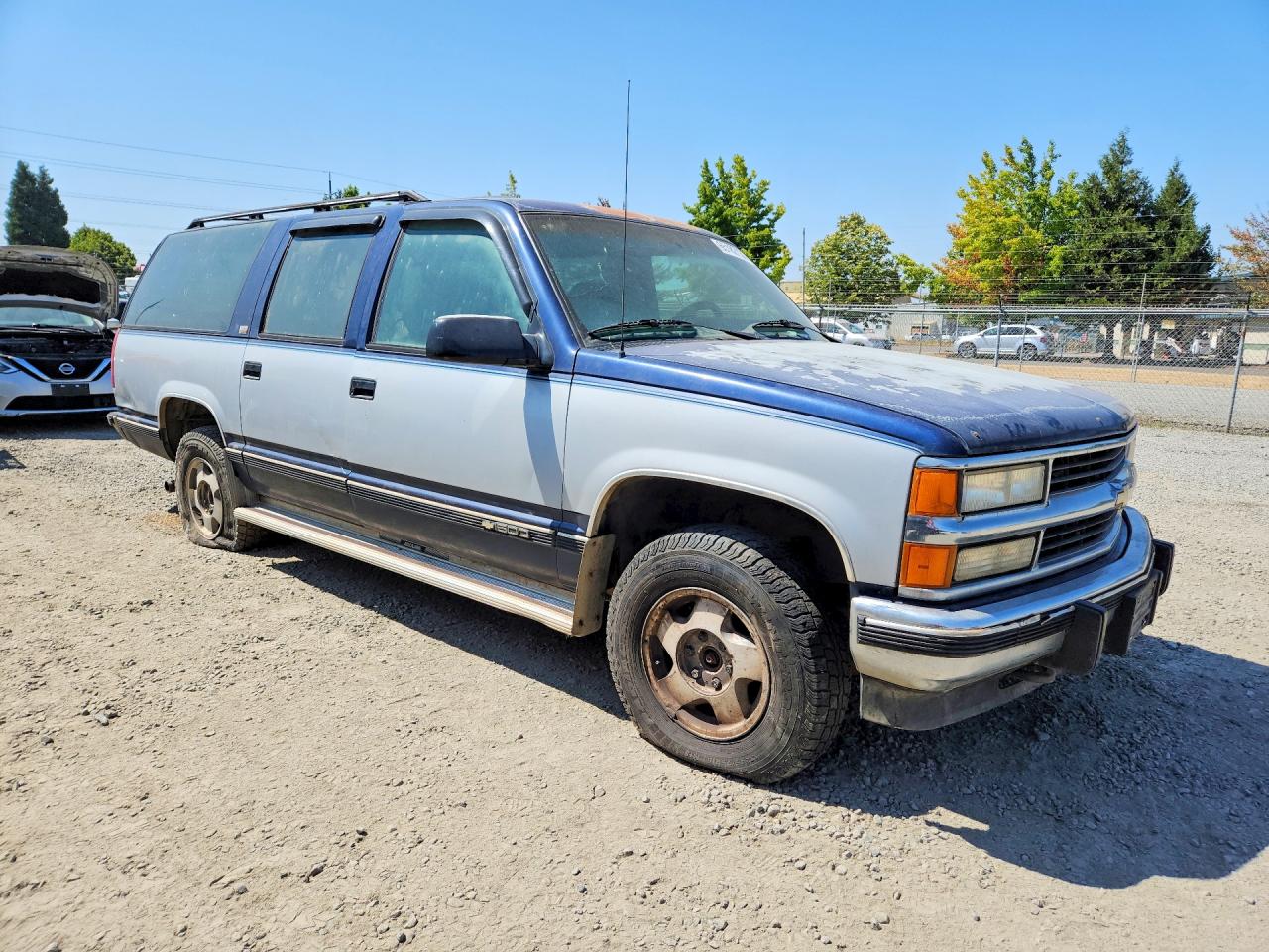 1994 Chevrolet Suburban K1500 Silver vin: 1GNFK16K9RJ379730