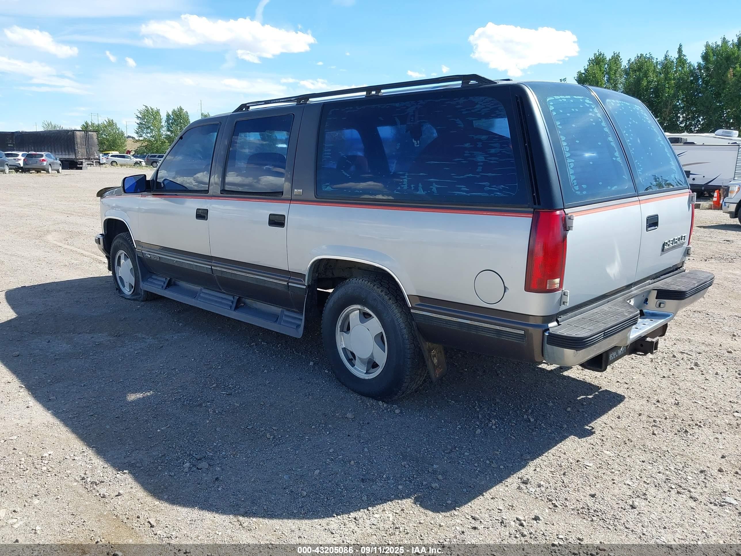 1993 Chevrolet Suburban K1500 Silver vin: 1GNFK16KXPJ321381