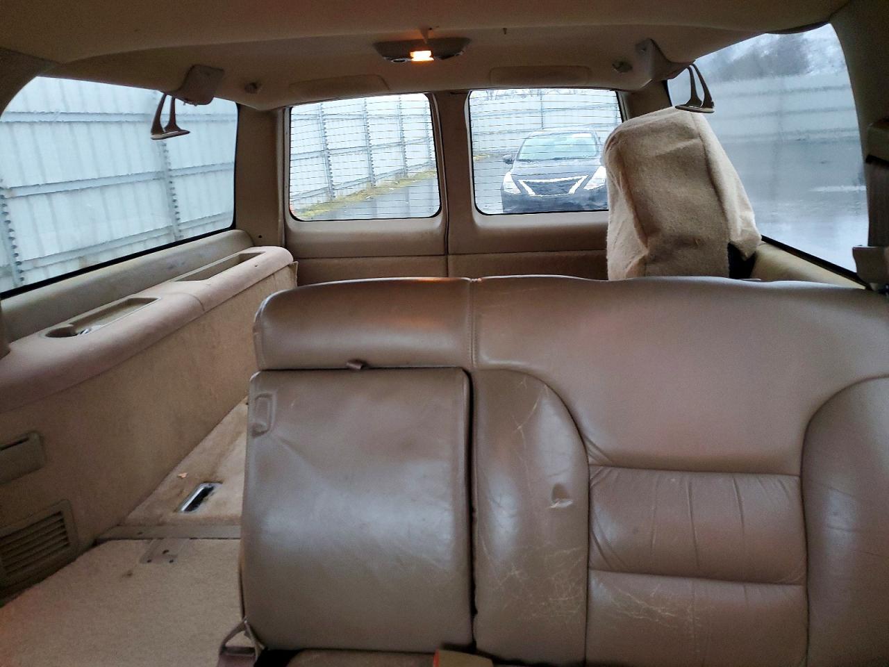 1995 Chevrolet Suburban K1500 White vin: 1GNFK16KXSJ427239