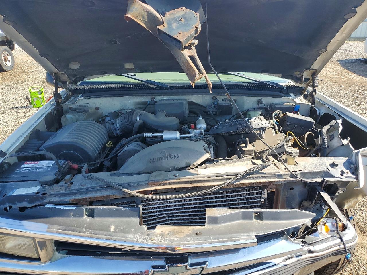 1998 Chevrolet Suburban K1500 White vin: 1GNFK16R2WJ341295