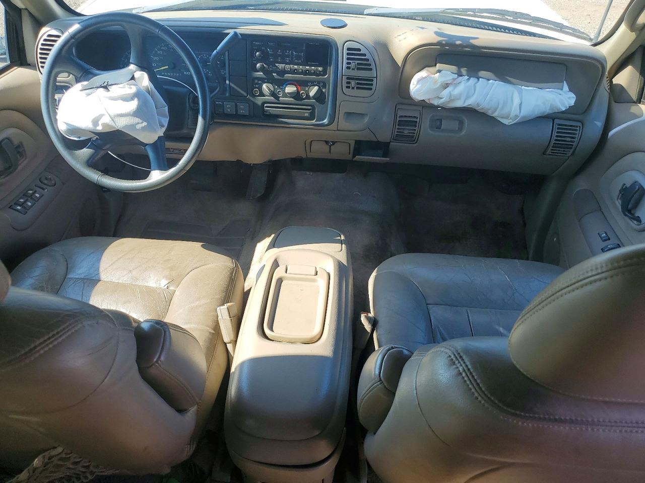 1998 Chevrolet Suburban K1500 White vin: 1GNFK16R2WJ341295