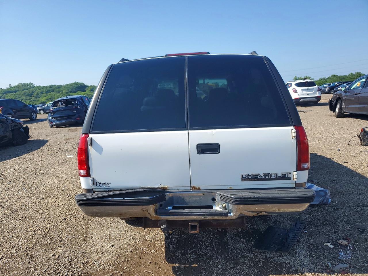 1998 Chevrolet Suburban K1500 White vin: 1GNFK16R2WJ341295
