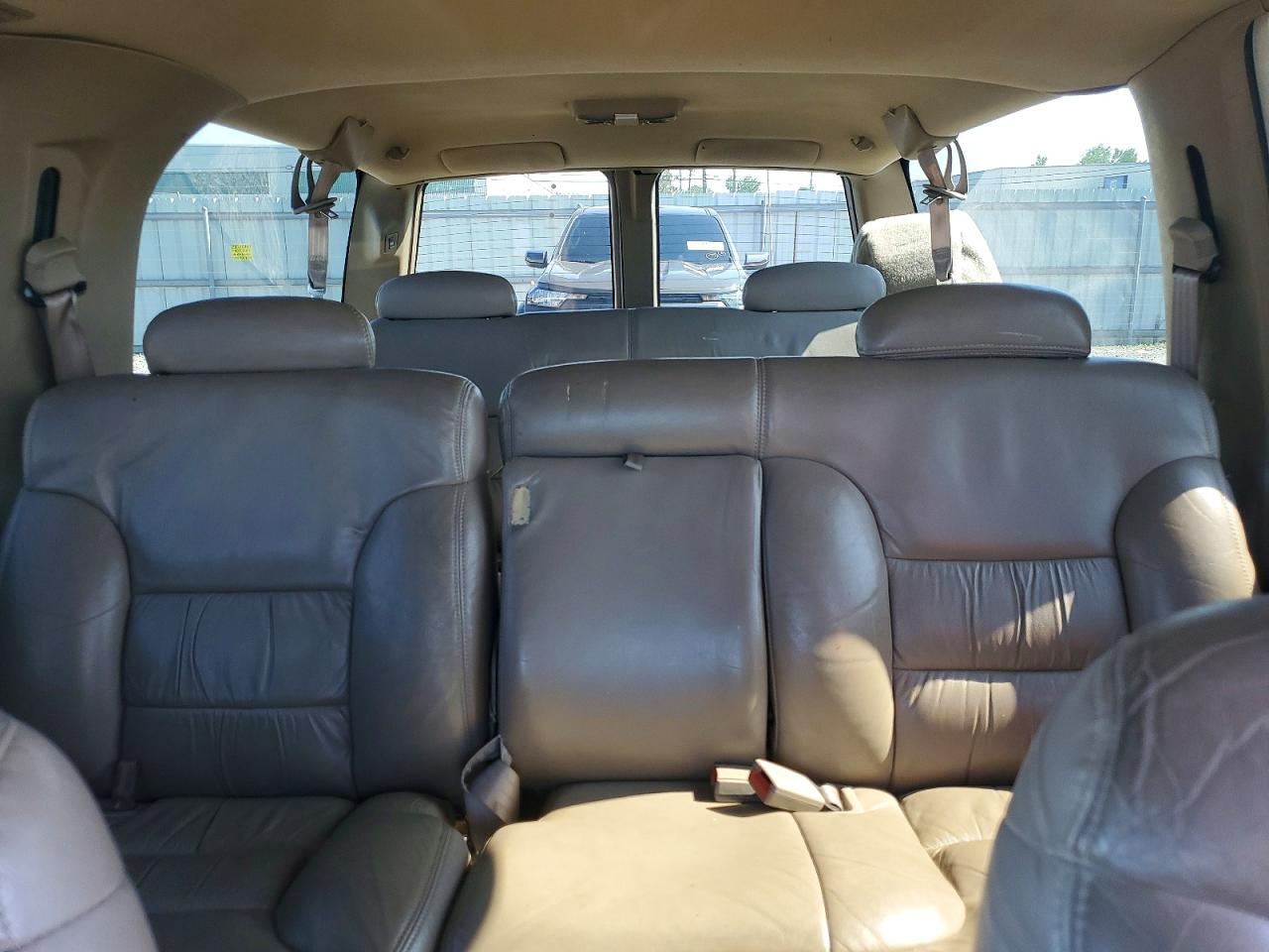 1998 Chevrolet Suburban K1500 White vin: 1GNFK16R2WJ341295
