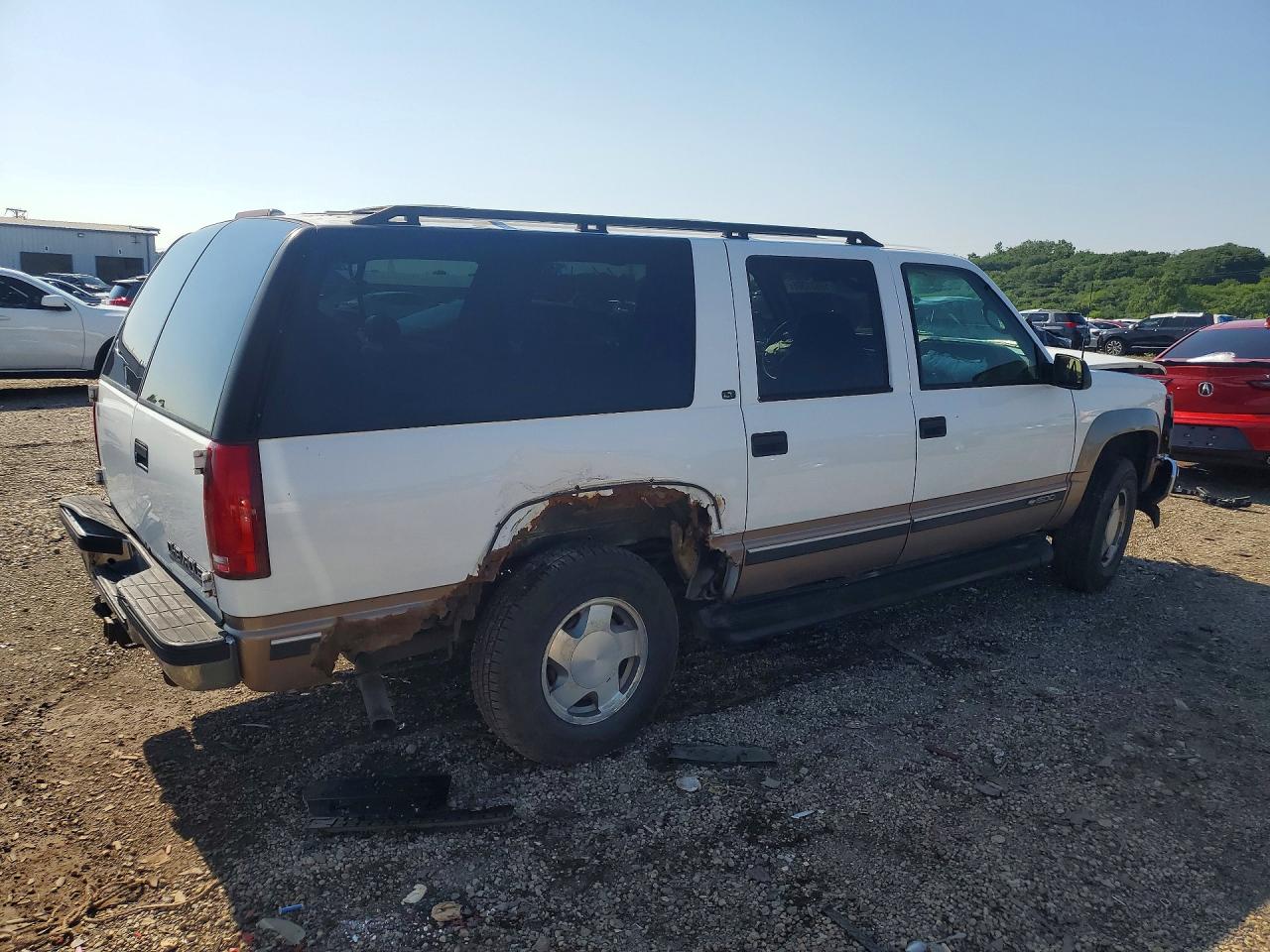 1998 Chevrolet Suburban K1500 White vin: 1GNFK16R2WJ341295