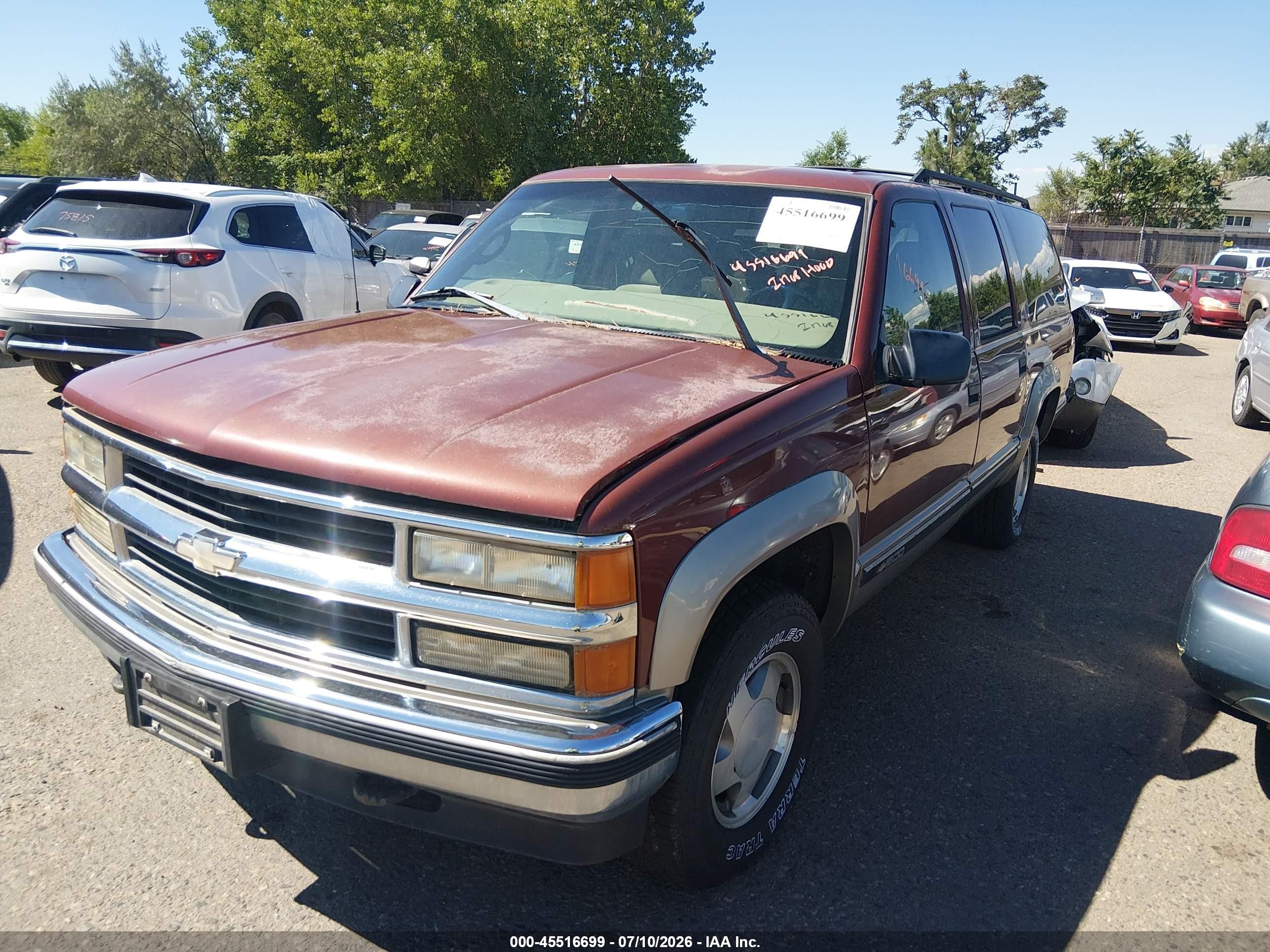 1998 Chevrolet Suburban 1500   Red vin: 1GNFK16R2WJ361353