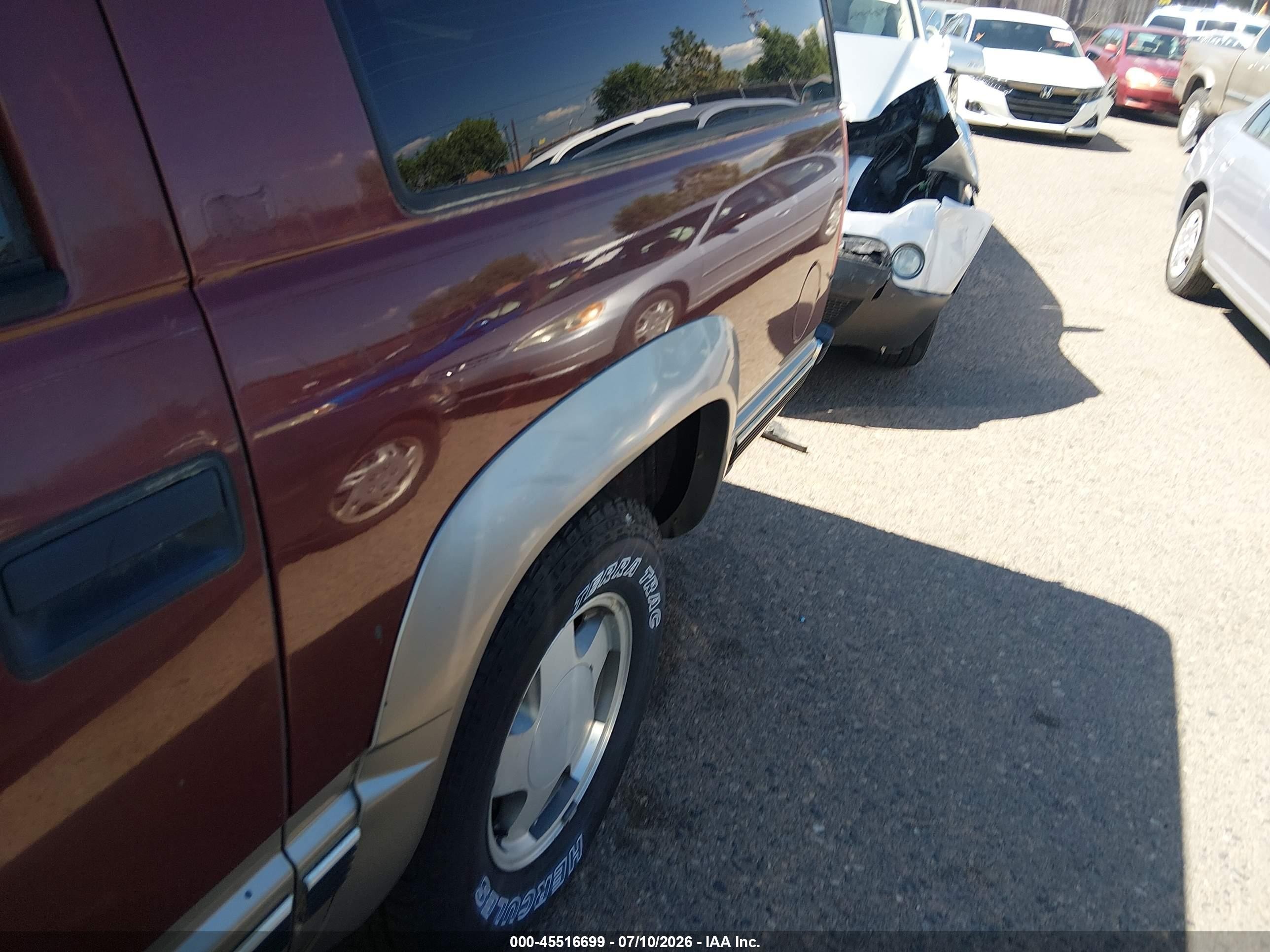1998 Chevrolet Suburban 1500   Red vin: 1GNFK16R2WJ361353