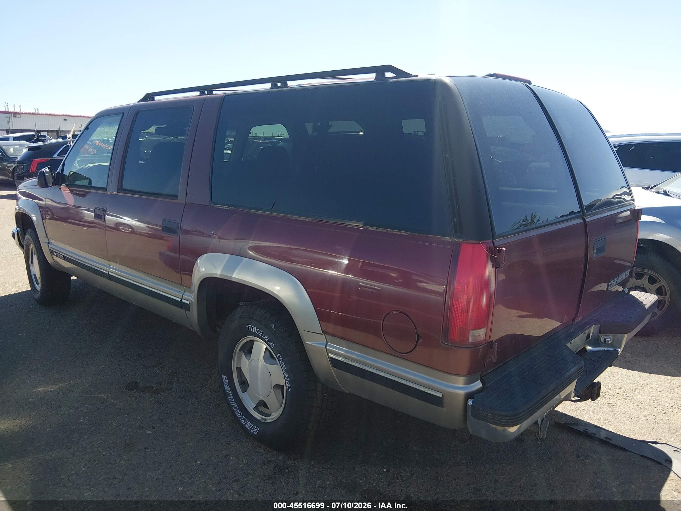 1998 Chevrolet Suburban 1500   Red vin: 1GNFK16R2WJ361353
