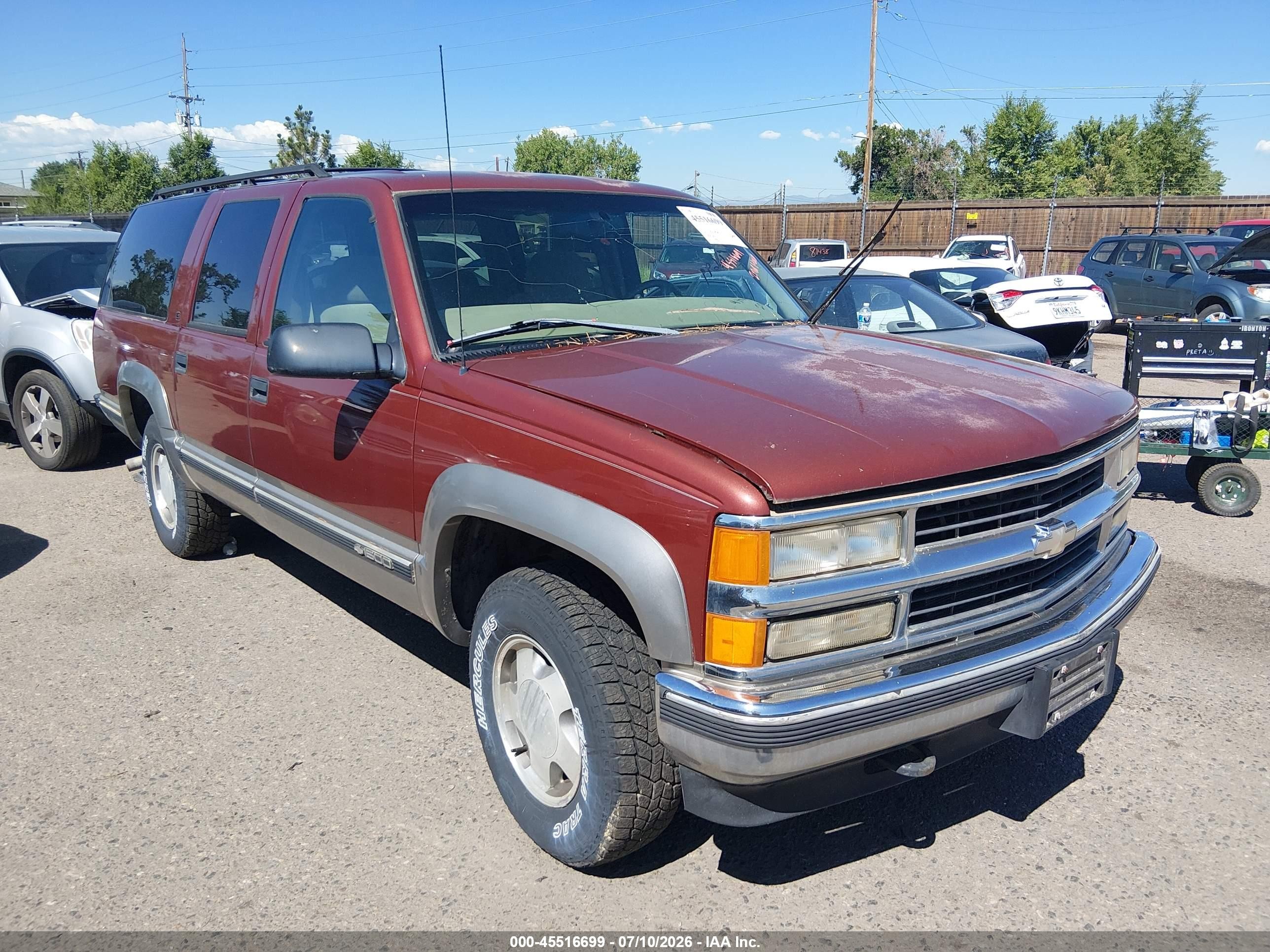 1998 Chevrolet Suburban 1500   Red vin: 1GNFK16R2WJ361353