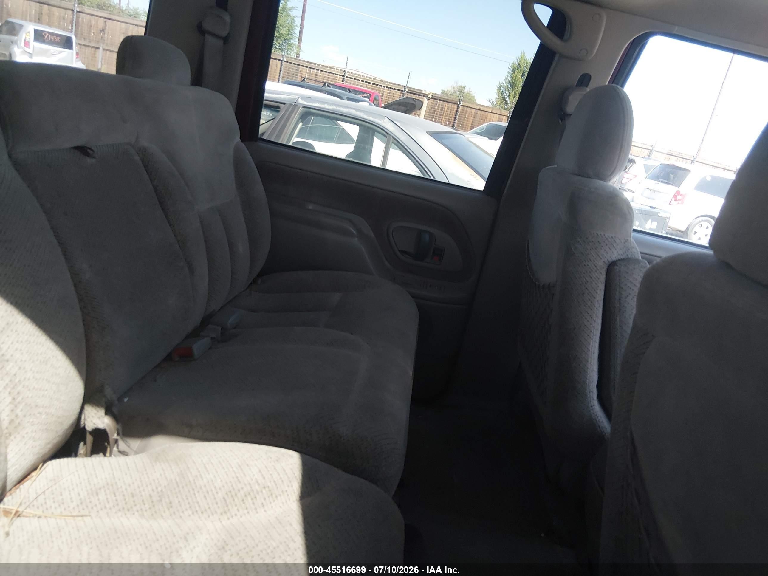 1998 Chevrolet Suburban 1500   Red vin: 1GNFK16R2WJ361353