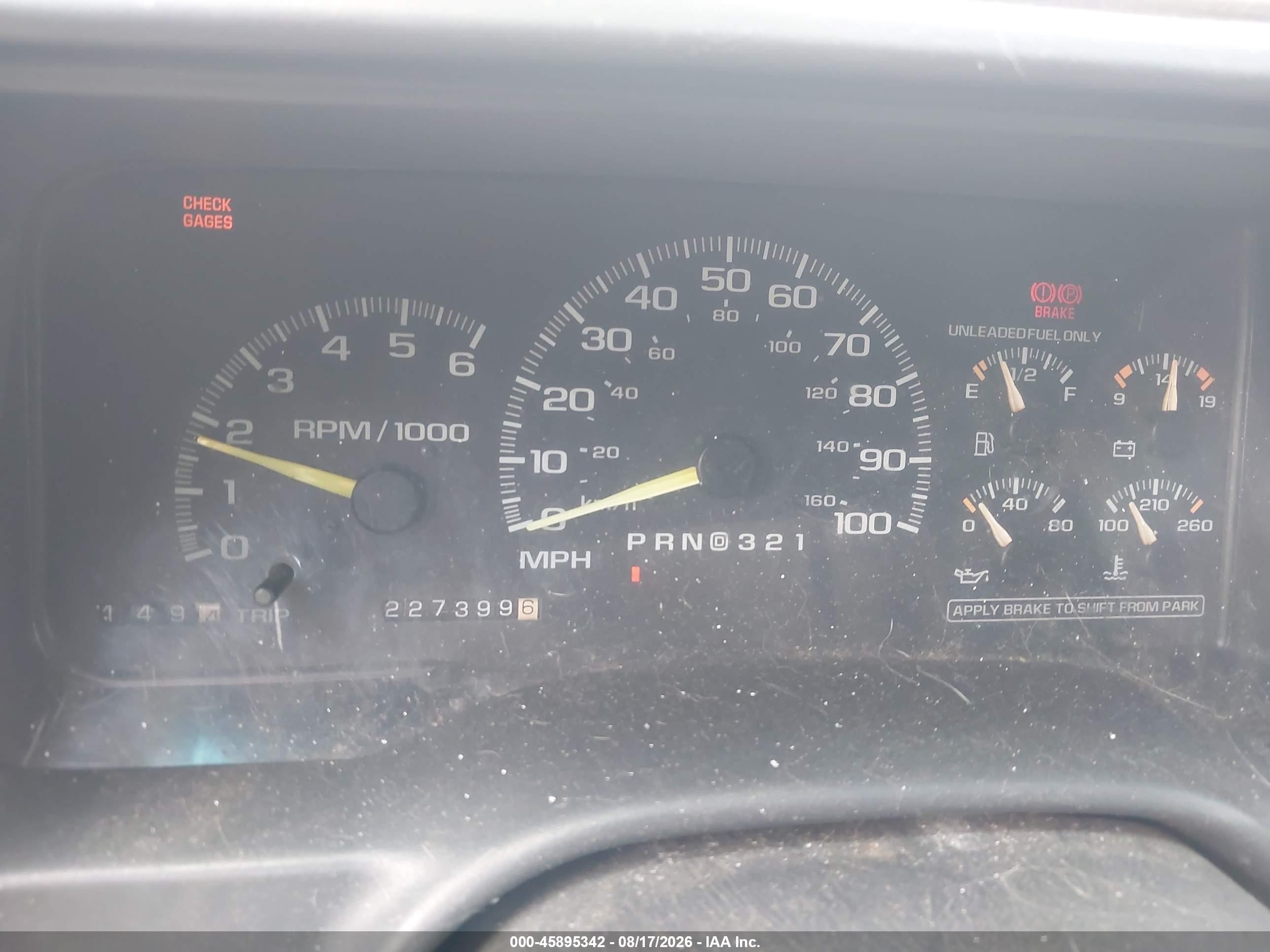 1998 Chevrolet Suburban 1500   Silver vin: 1GNFK16R3WJ325834