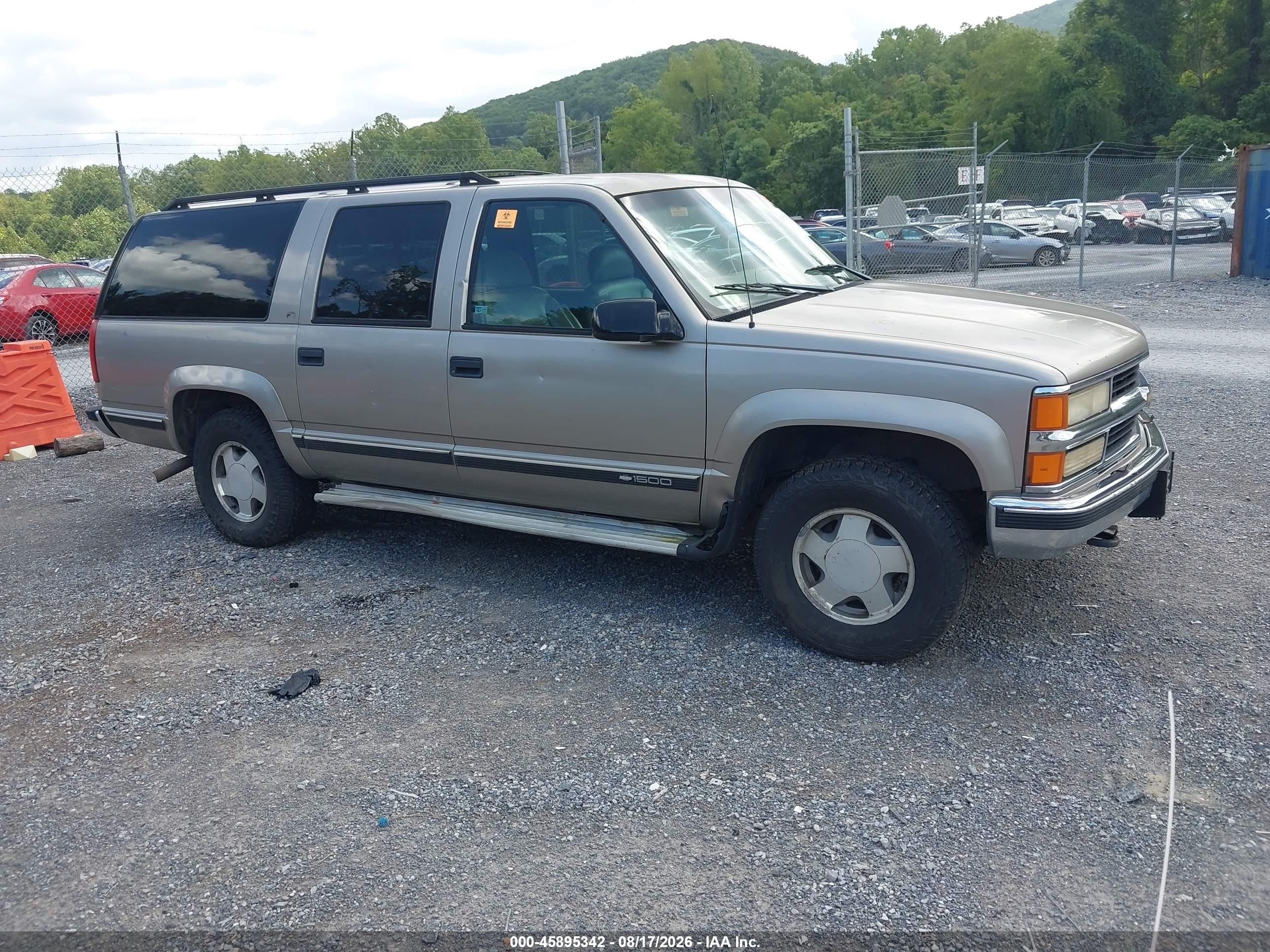 1998 Chevrolet Suburban 1500   Silver vin: 1GNFK16R3WJ325834