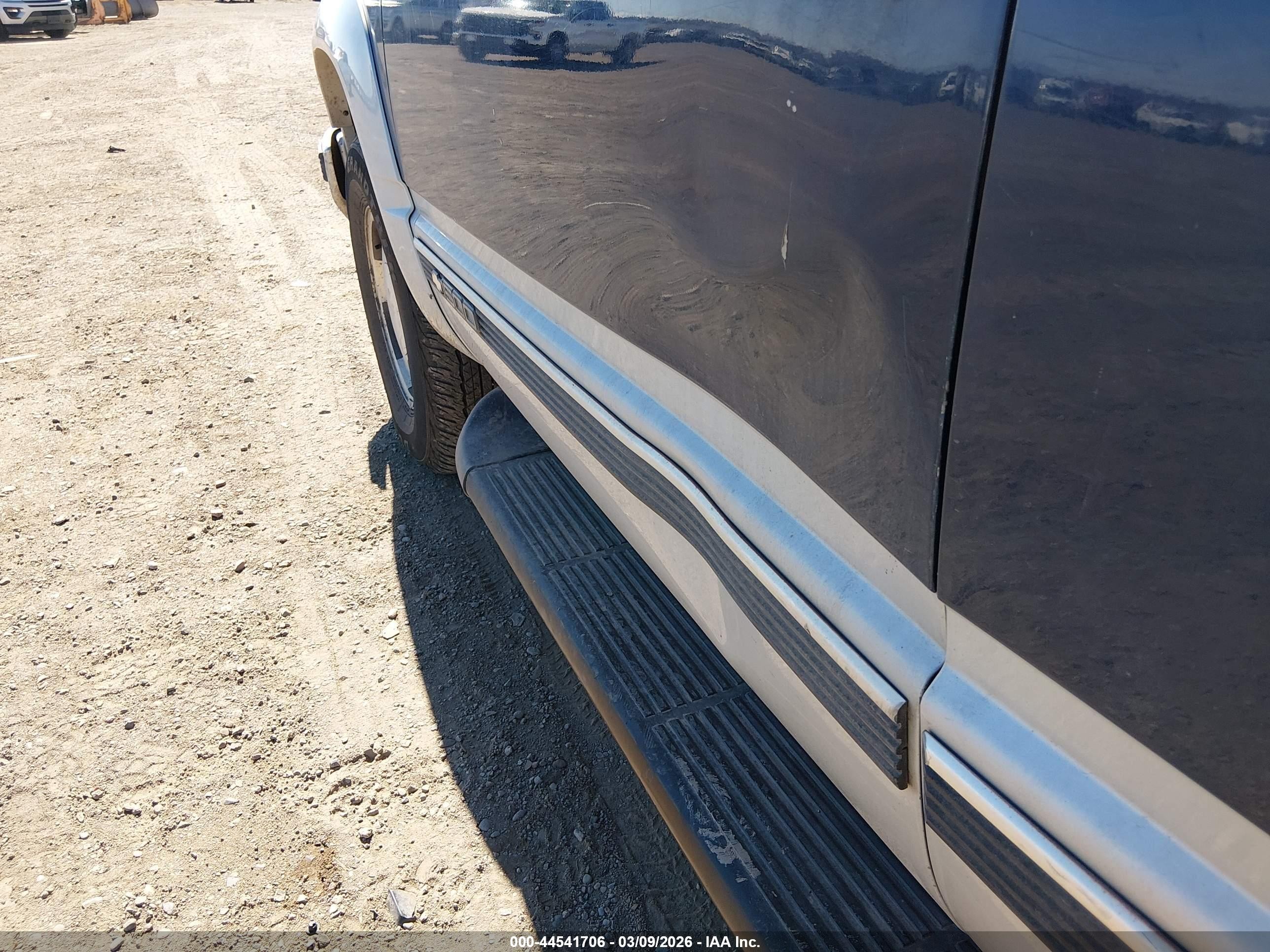 1997 Chevrolet Suburban 1500   Dark Blue vin: 1GNFK16R4VJ429778