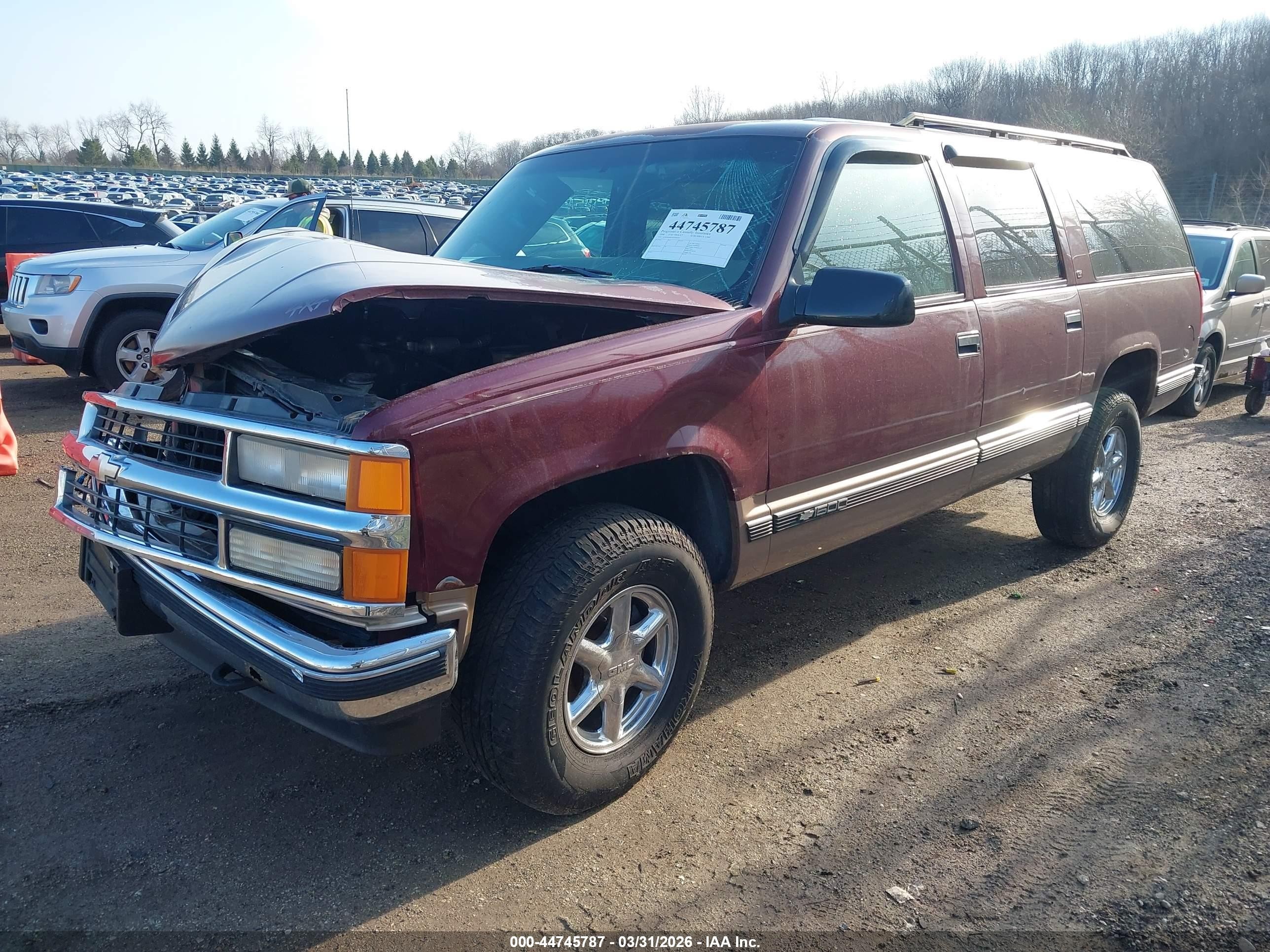 1998 Chevrolet Suburban 1500   Maroon vin: 1GNFK16R4WJ354159