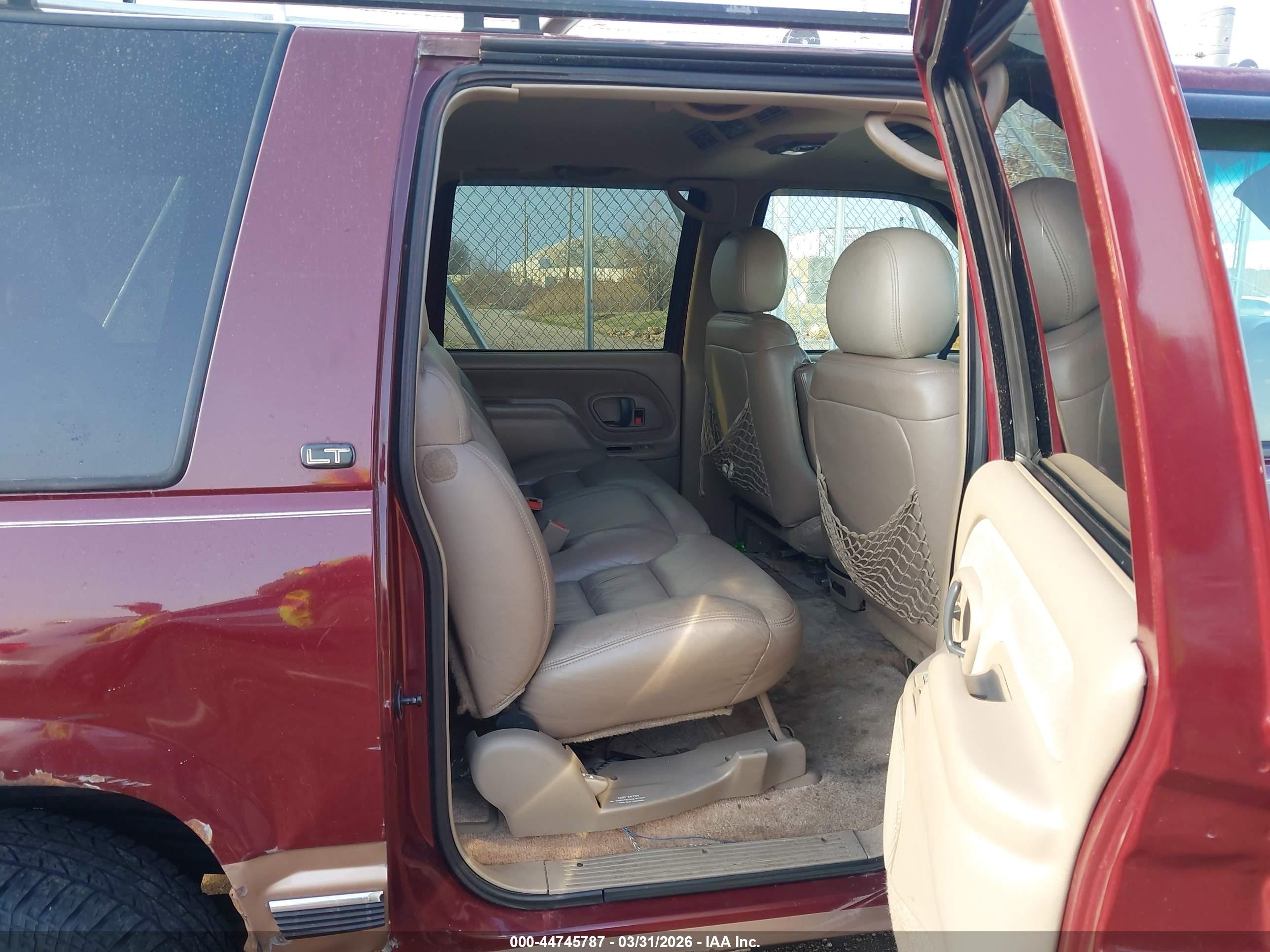 1998 Chevrolet Suburban 1500   Maroon vin: 1GNFK16R4WJ354159