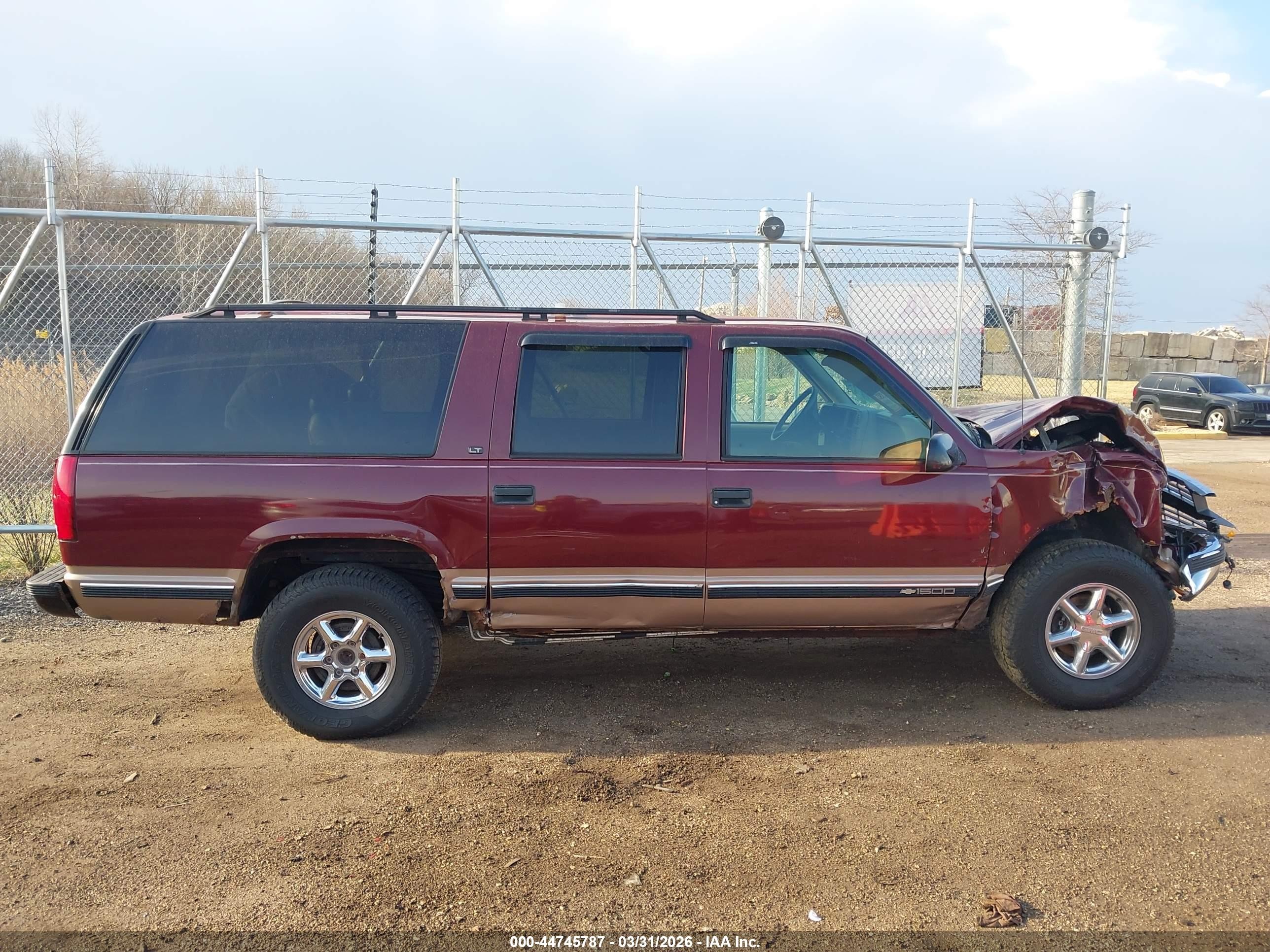 1998 Chevrolet Suburban 1500   Maroon vin: 1GNFK16R4WJ354159