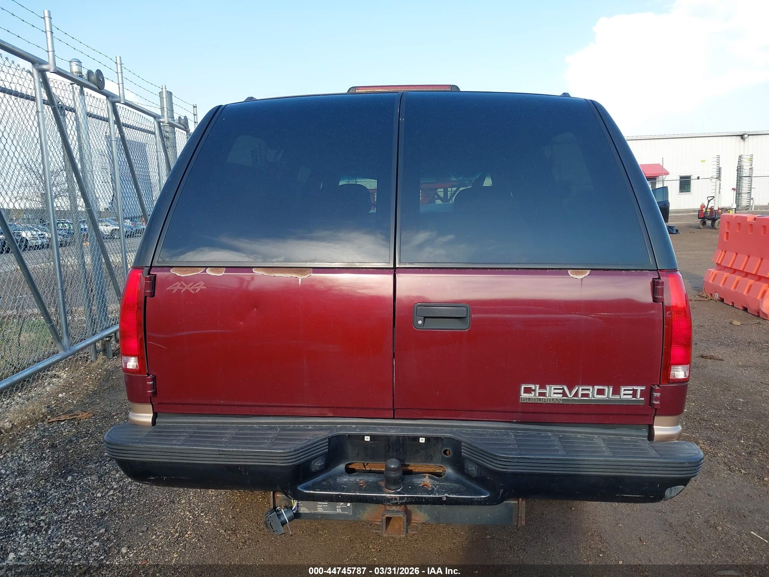 1998 Chevrolet Suburban 1500   Maroon vin: 1GNFK16R4WJ354159