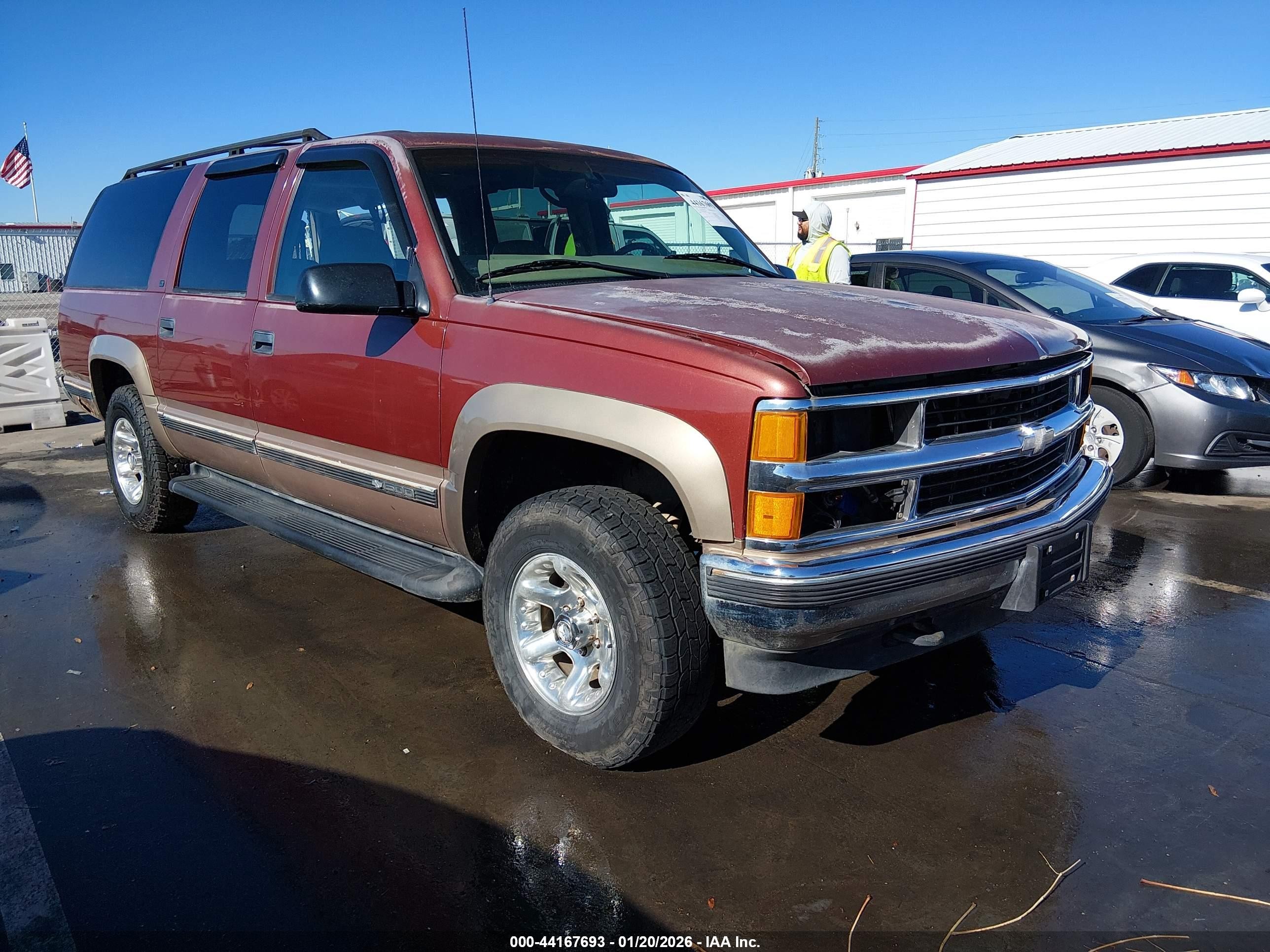 1998 Chevrolet Suburban 1500   Maroon vin: 1GNFK16R5WJ304497
