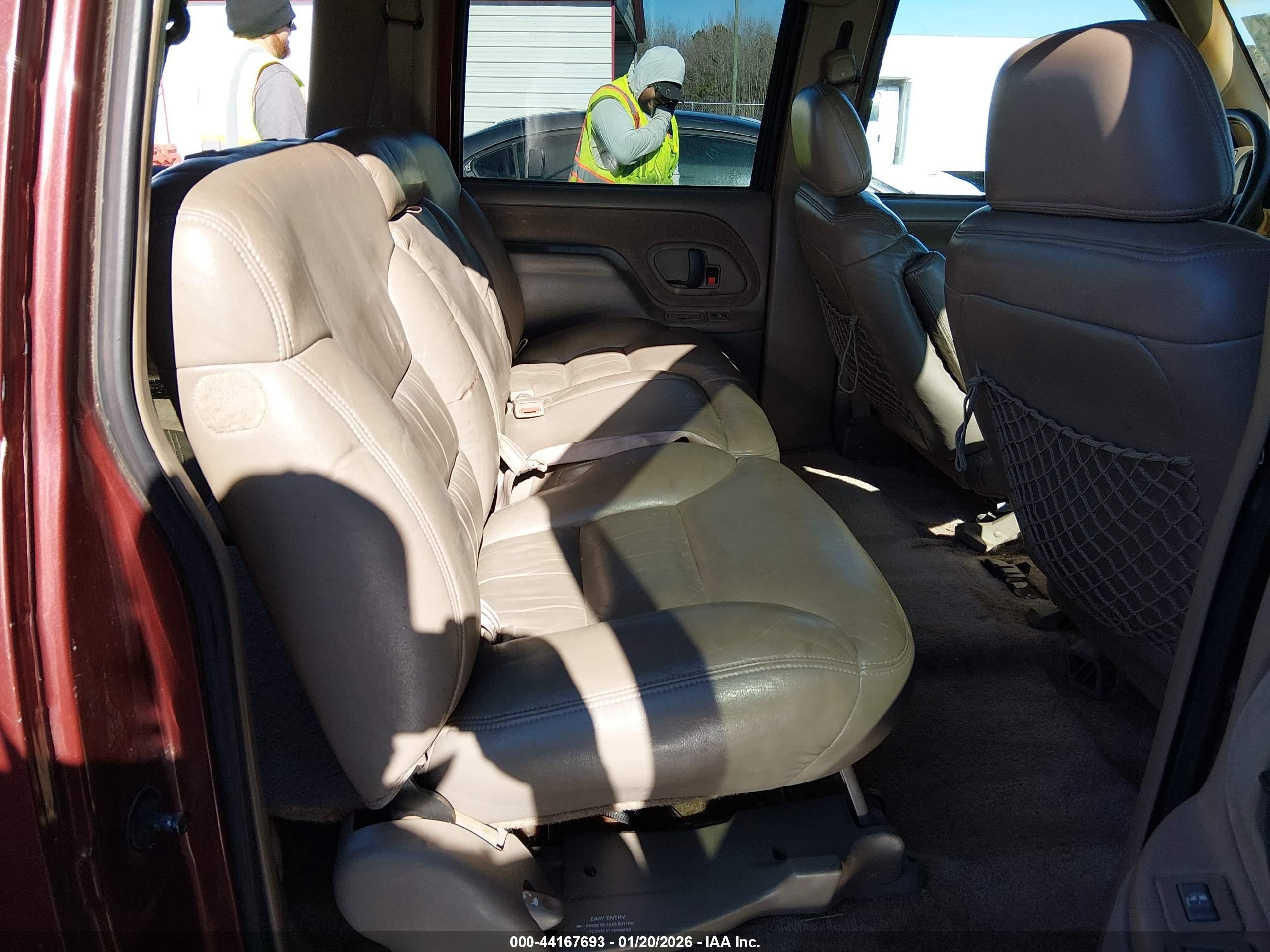 1998 Chevrolet Suburban 1500   Maroon vin: 1GNFK16R5WJ304497