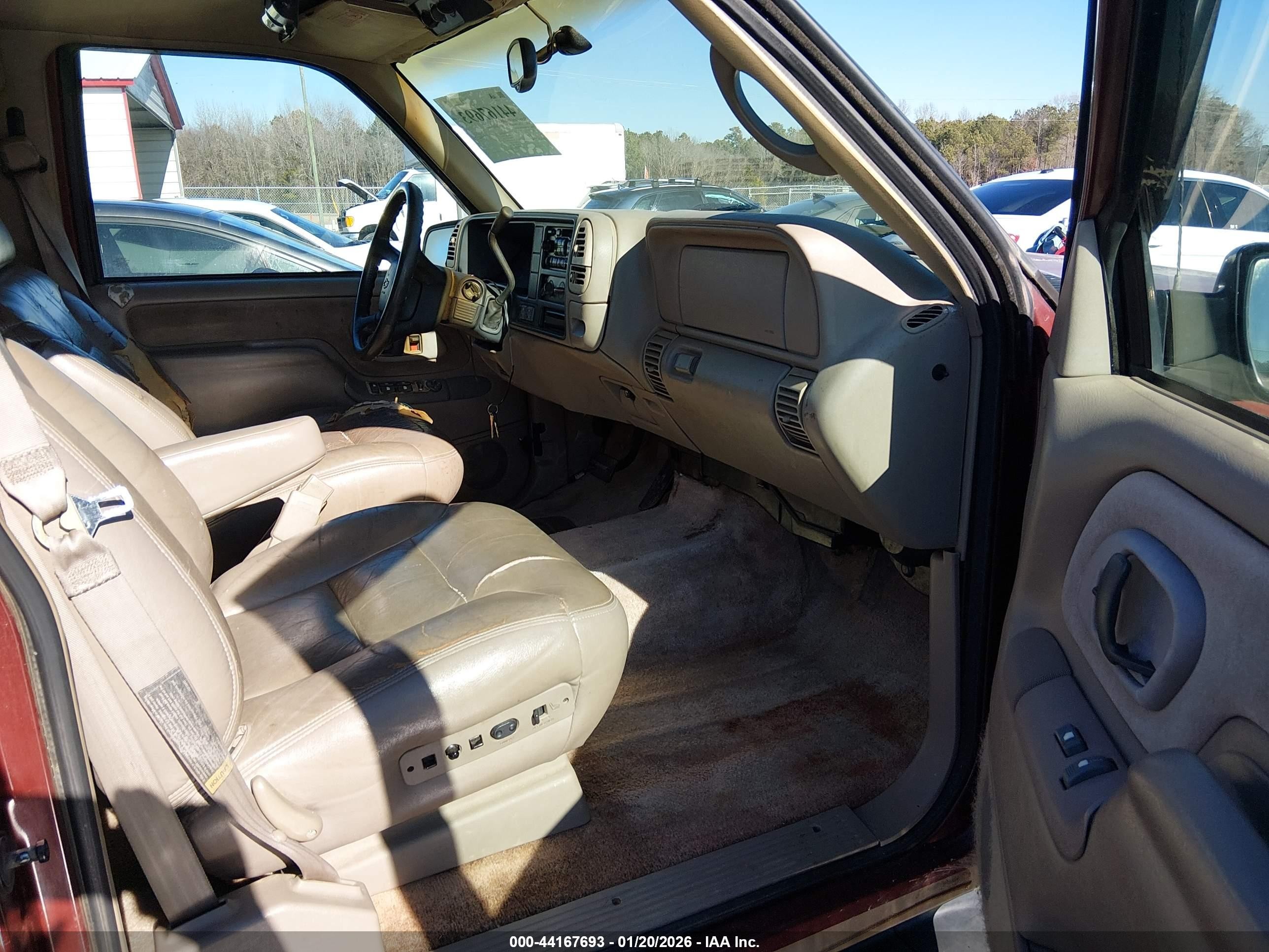 1998 Chevrolet Suburban 1500   Maroon vin: 1GNFK16R5WJ304497