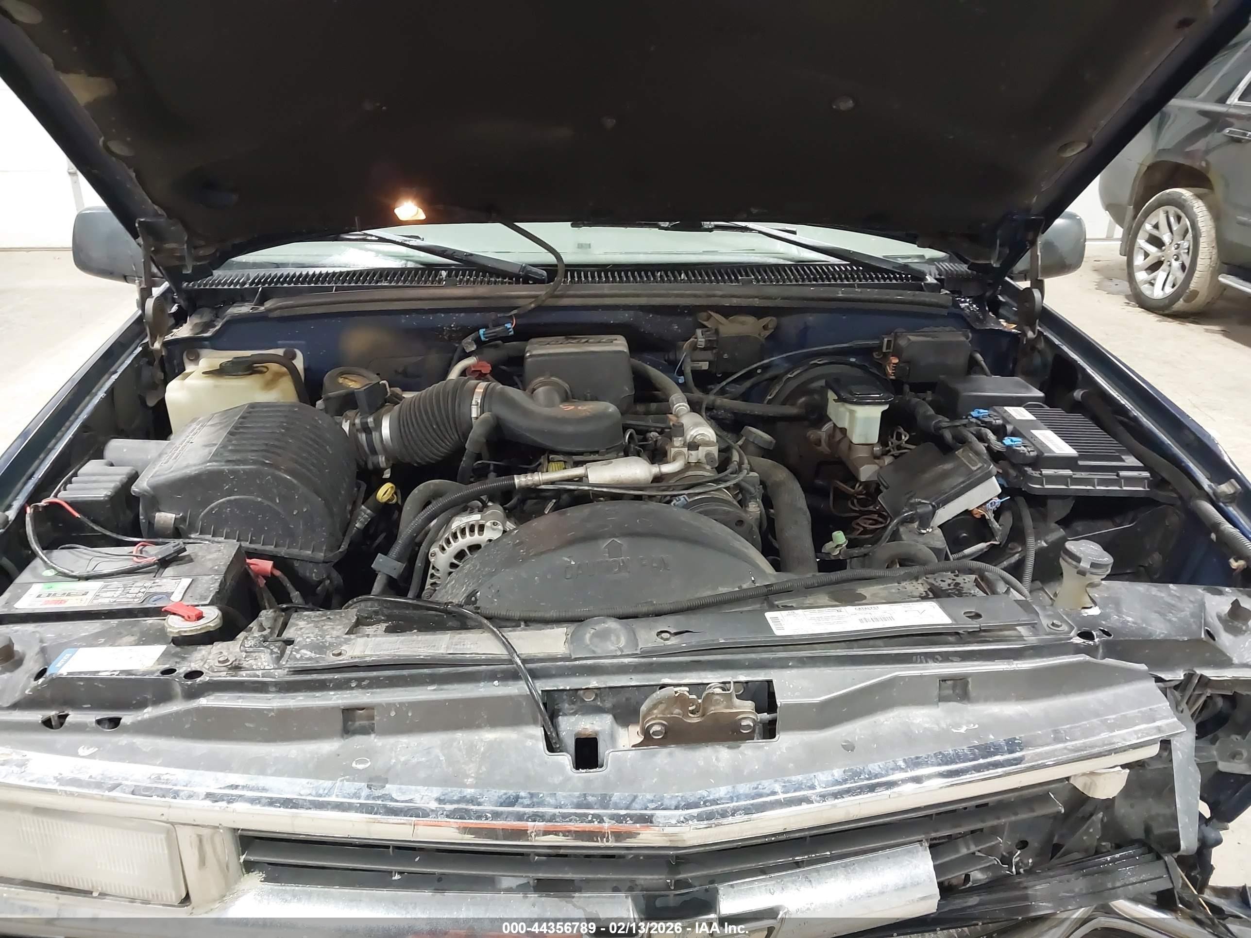 1998 Chevrolet Suburban 1500   Dark Blue vin: 1GNFK16R5WJ318755