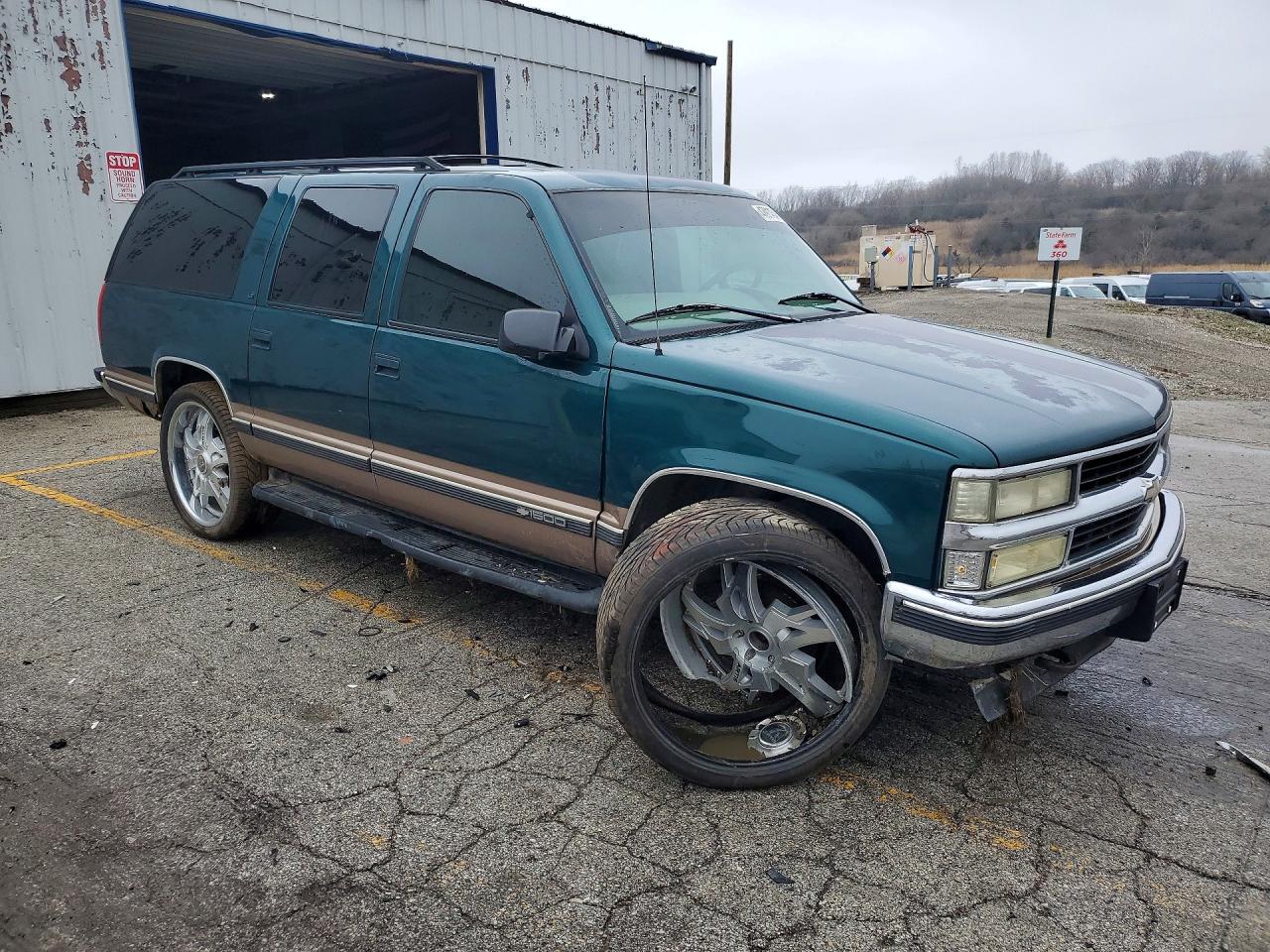 1998 Chevrolet Suburban K1500 Green vin: 1GNFK16R7WJ337064