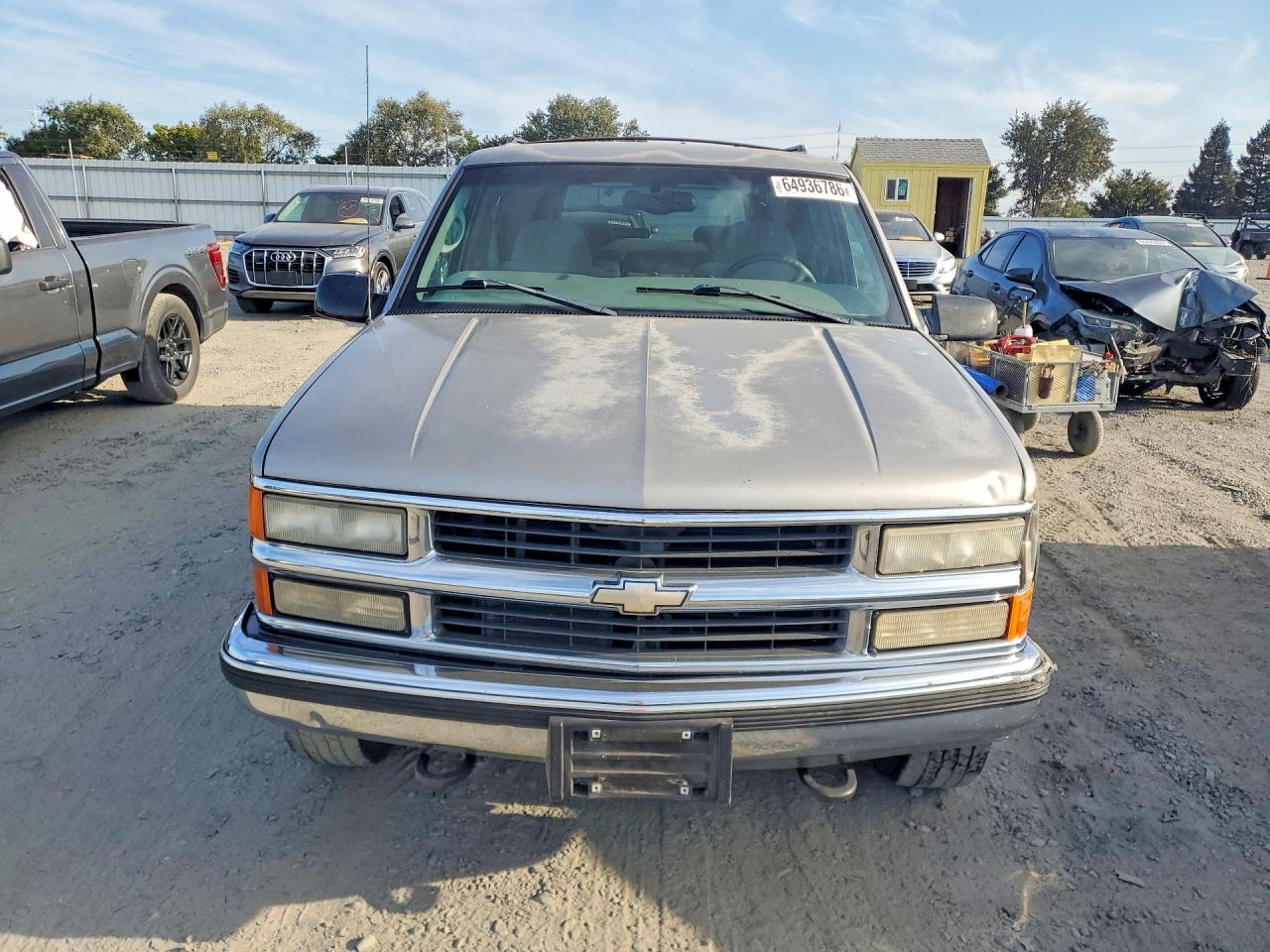 1998 Chevrolet Suburban K1500 Золотой vin: 1GNFK16R7WJ378326