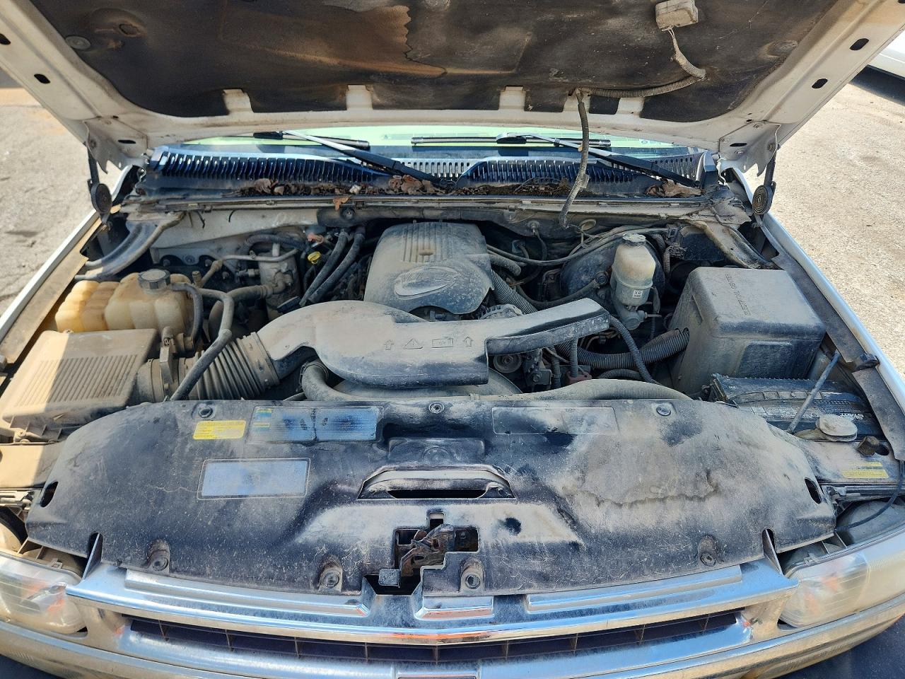 2002 Chevrolet Suburban K1500 White vin: 1GNFK16Z02J103178