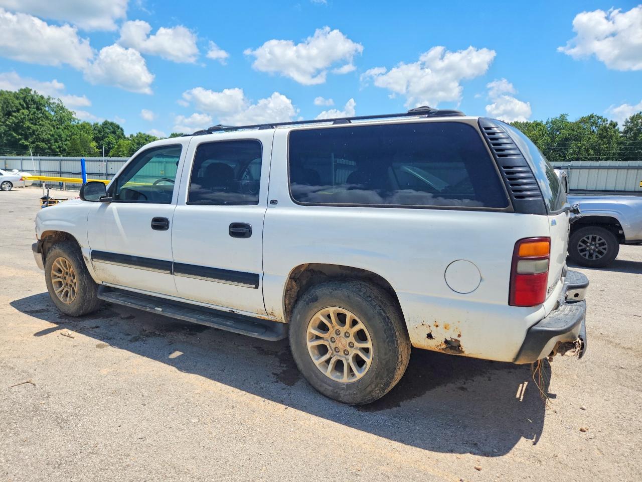 2002 Chevrolet Suburban K1500 White vin: 1GNFK16Z02J103178
