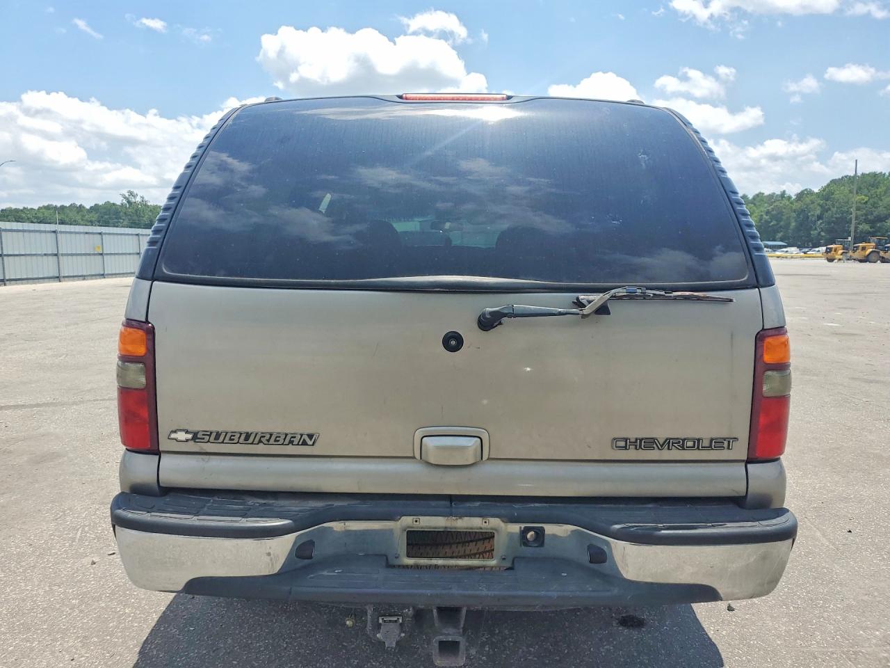2002 Chevrolet Suburban K1500 Gold vin: 1GNFK16Z12J218839