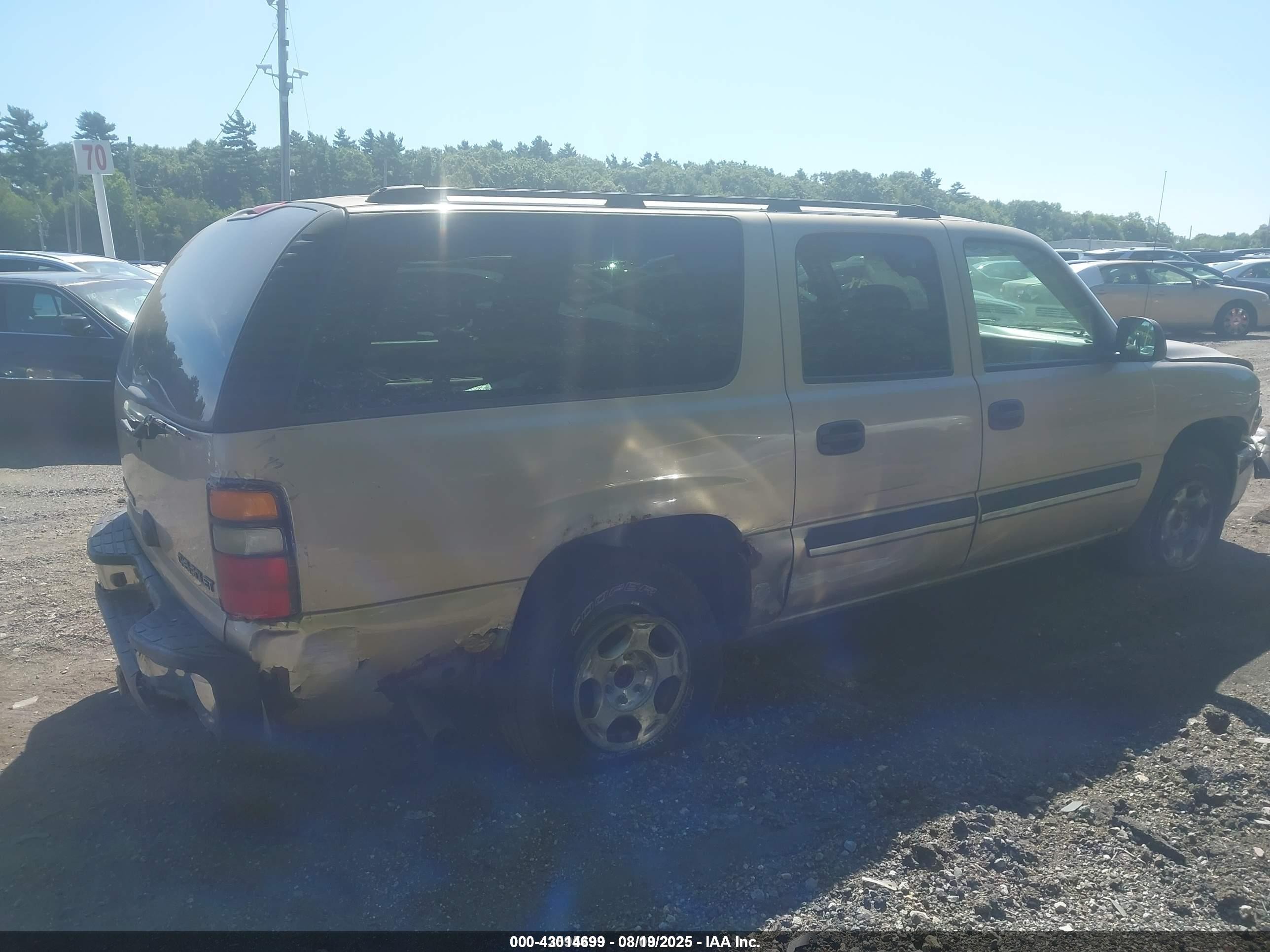 2005 Chevrolet Suburban 1500 Ls Gold vin: 1GNFK16Z15J180856