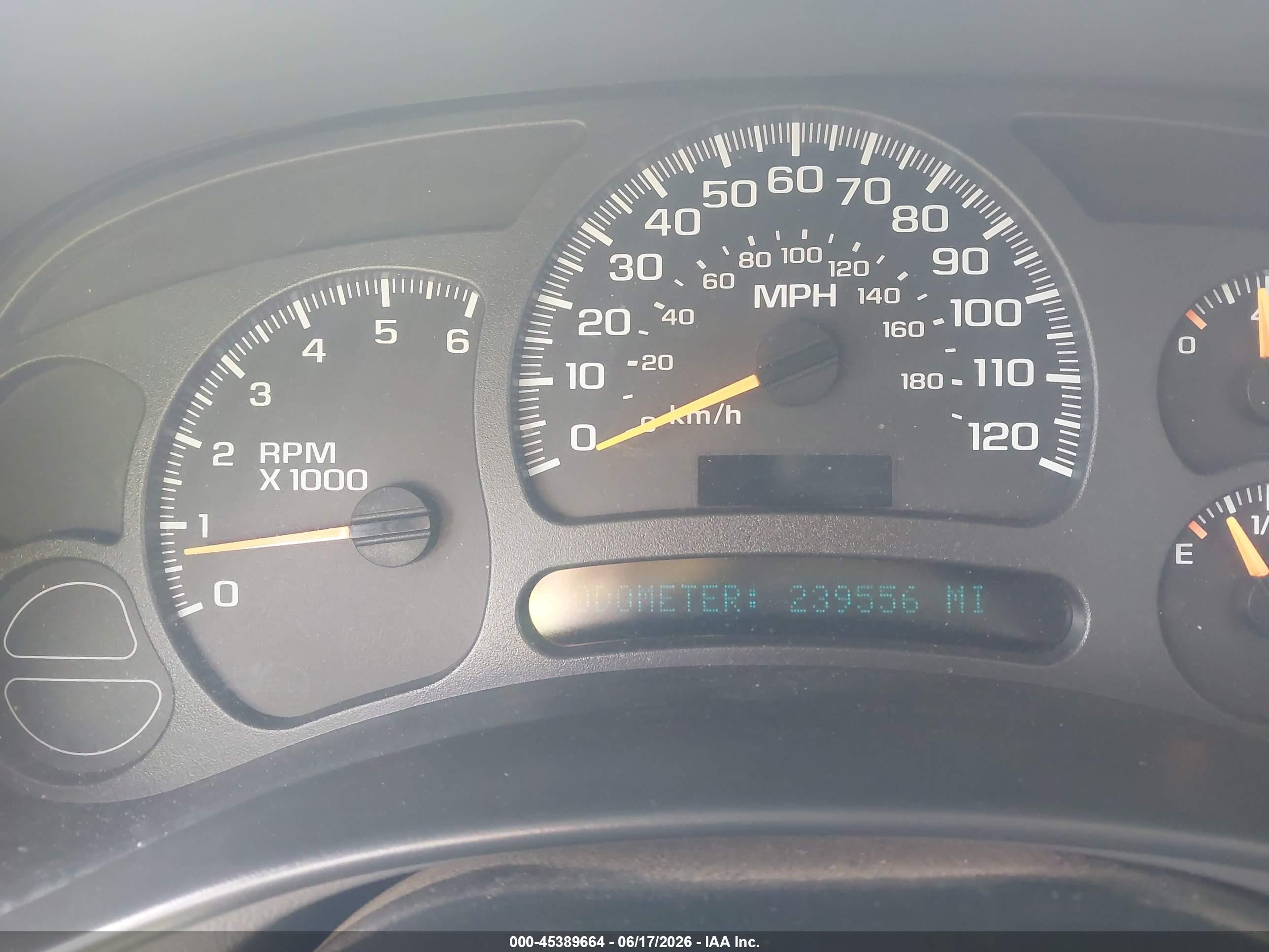 2004 Chevrolet Suburban 1500 Ls White vin: 1GNFK16Z24J245079
