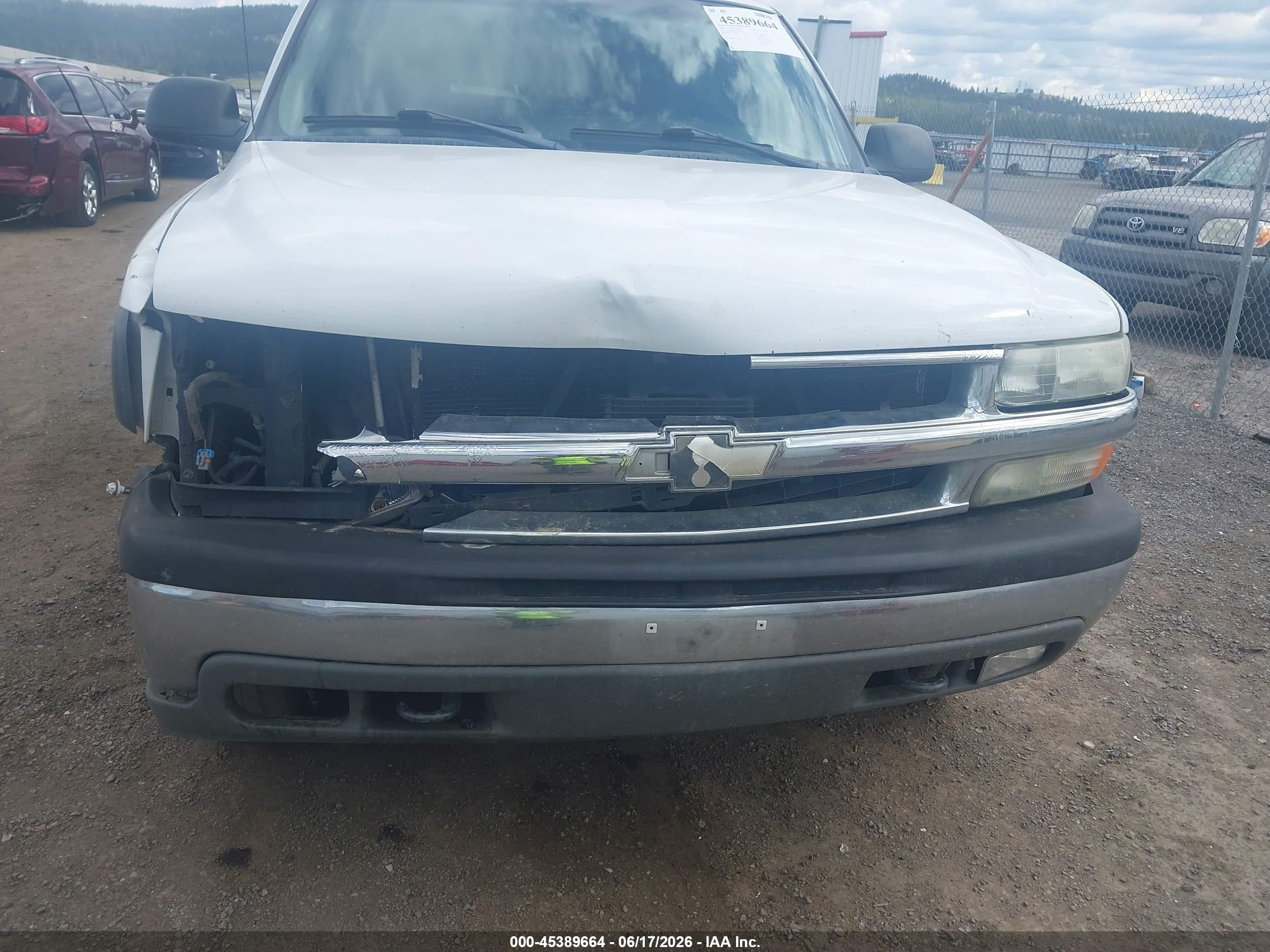 2004 Chevrolet Suburban 1500 Ls White vin: 1GNFK16Z24J245079
