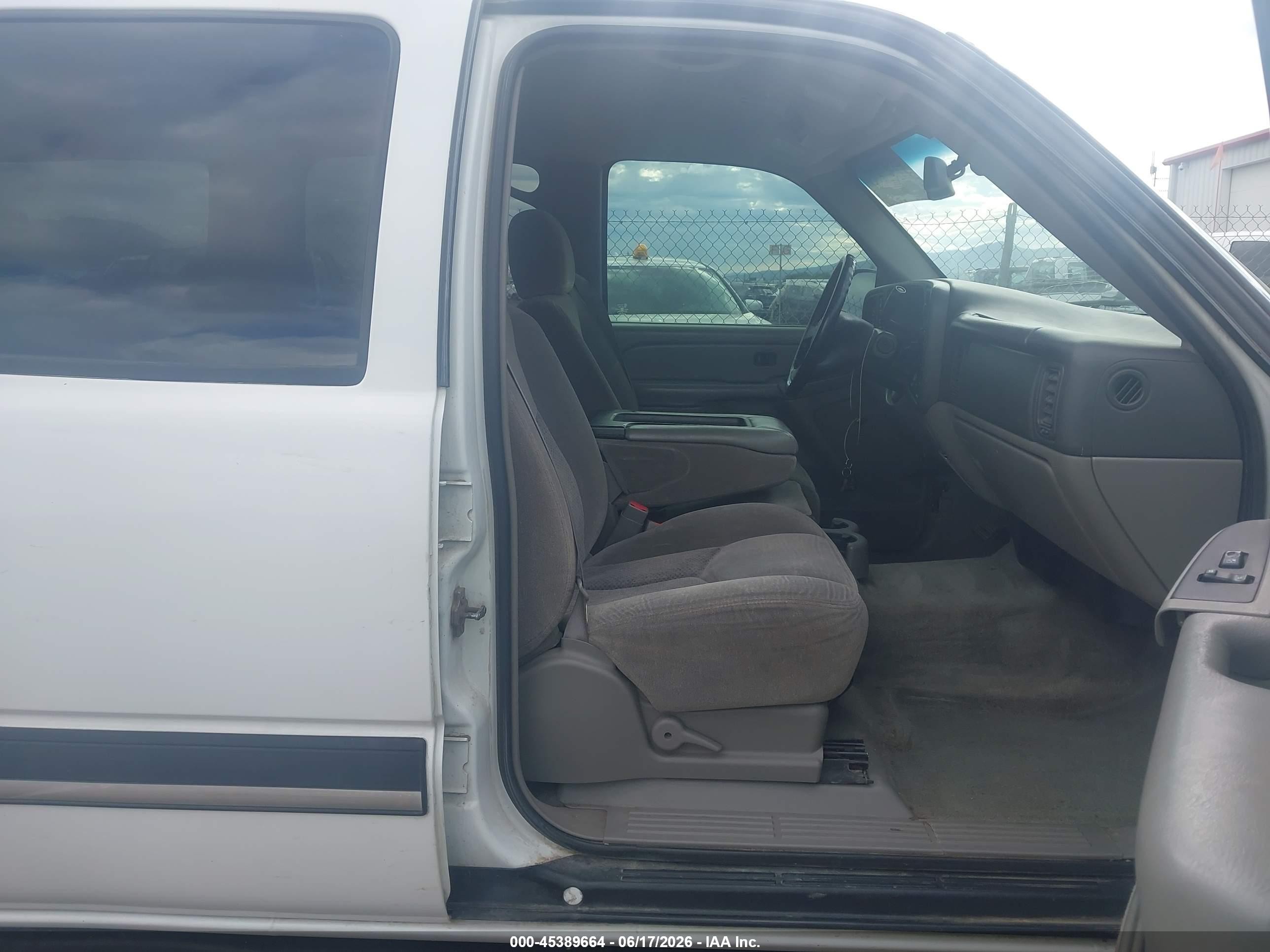 2004 Chevrolet Suburban 1500 Ls White vin: 1GNFK16Z24J245079