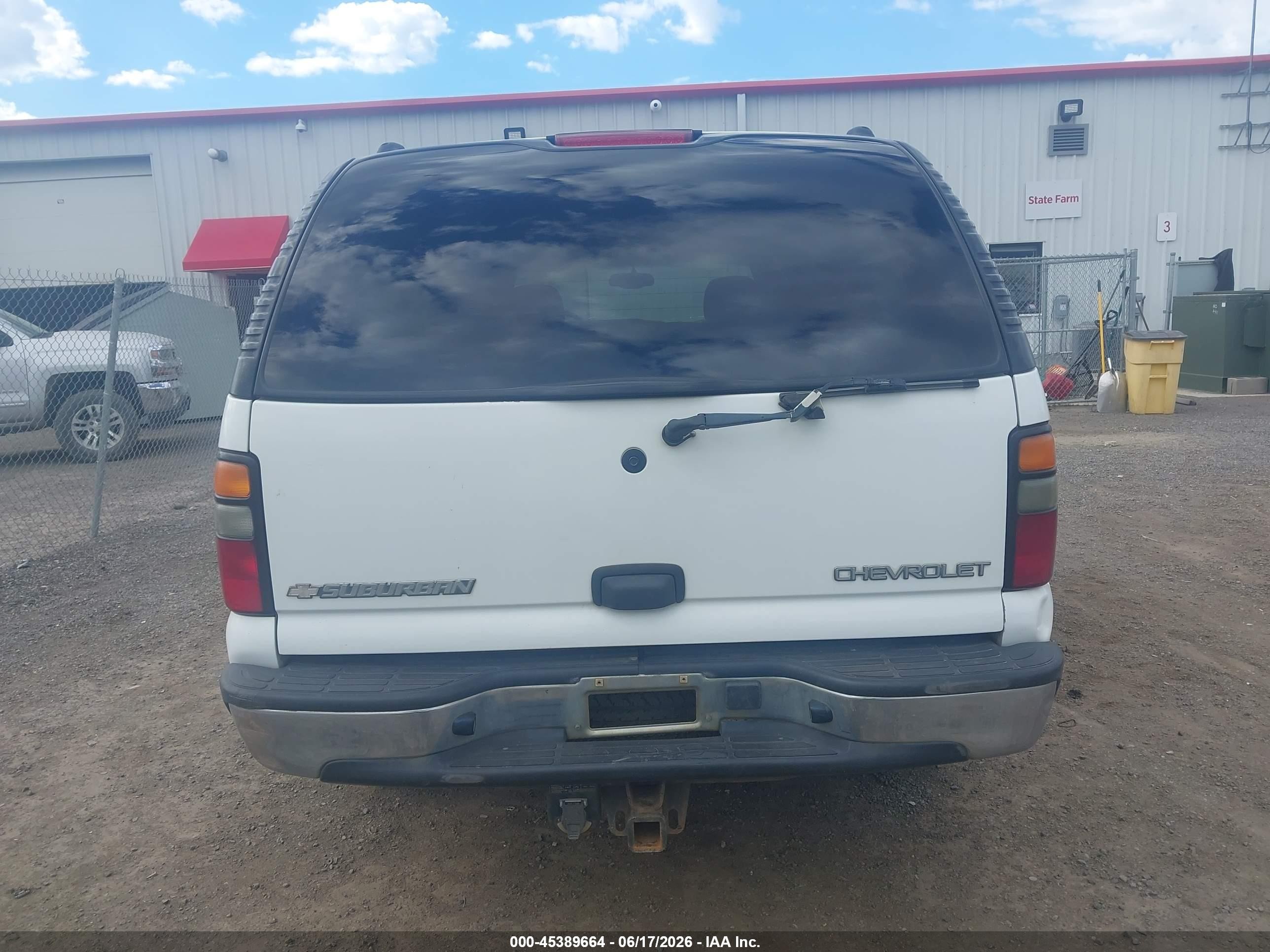 2004 Chevrolet Suburban 1500 Ls White vin: 1GNFK16Z24J245079