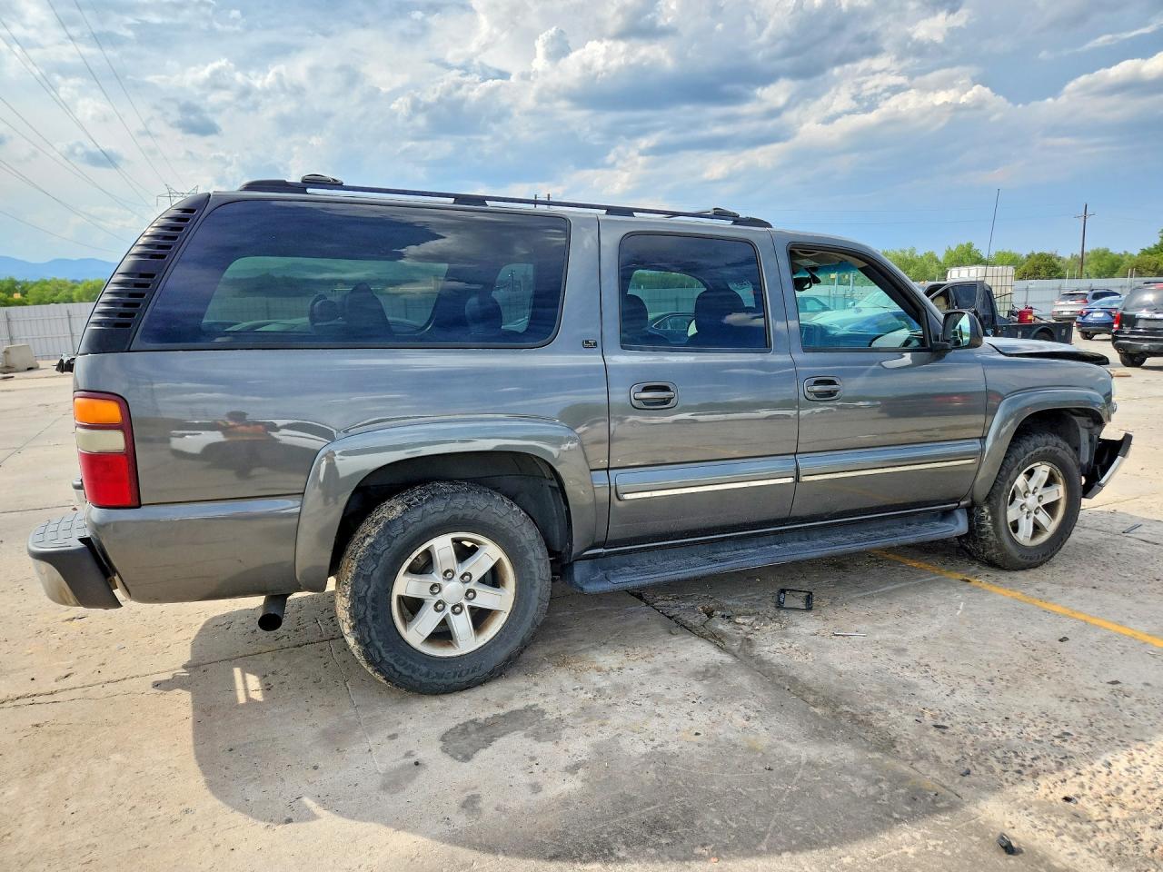 2002 Chevrolet Suburban K1500 Gray vin: 1GNFK16Z62J205763